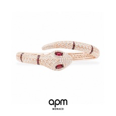 APm monaco 新品红宝石灵蛇开口玫瑰金手镯!潮流与时尚碰撞,彰显前卫时尚,简约设计勾勒净灵蛇曼妙姿态,璀璨锋芒折 APm monaco 新品红宝石灵蛇开口玫瑰金手镯!潮流与时尚碰撞,彰显前卫时尚,简约设计勾勒净灵蛇曼妙姿态,璀璨锋芒折