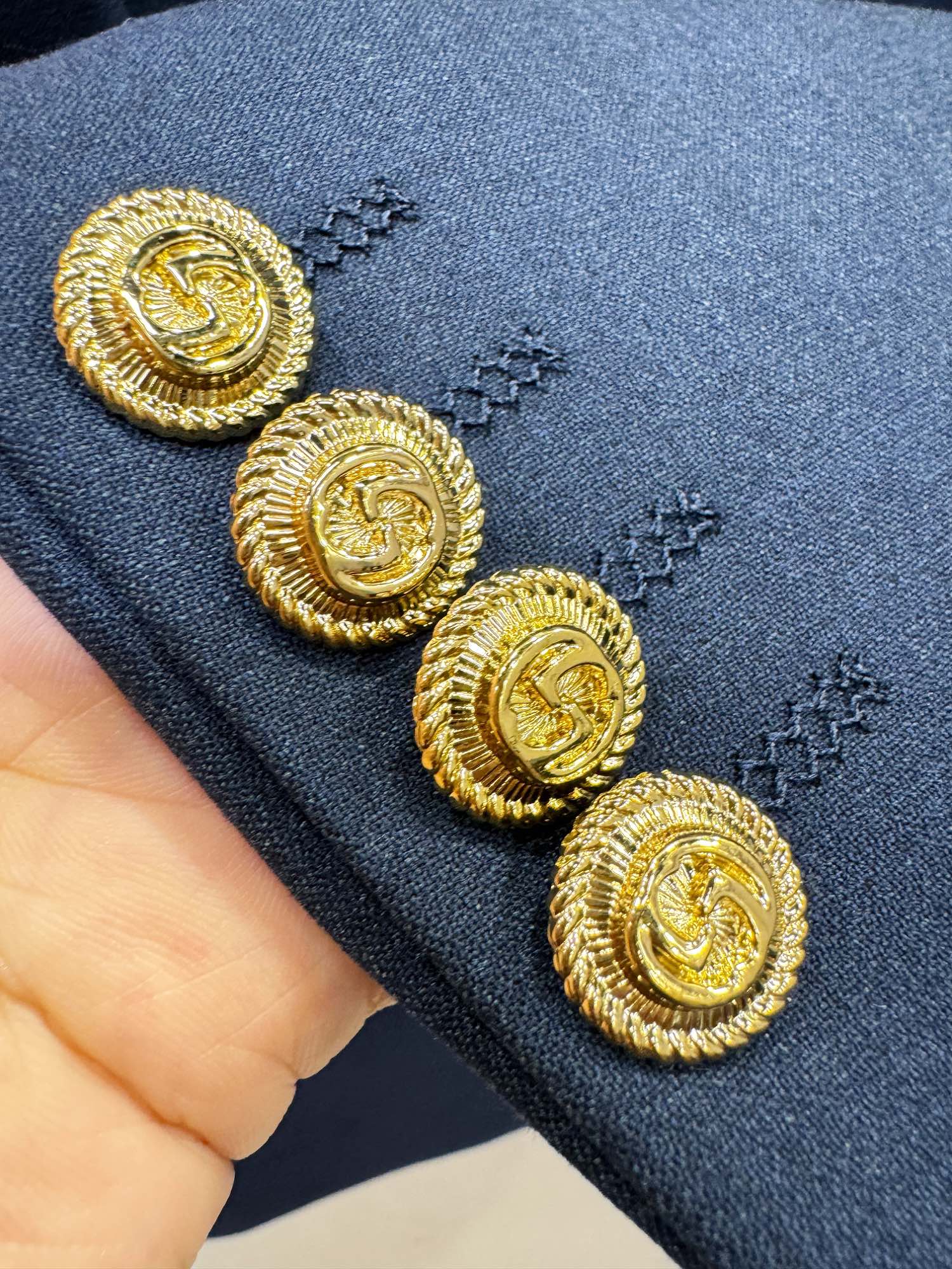   整套 (不拆卖)Gucci古奇 2024专柜同款西服套装，客供意大利顶级奢华面料，没有一位成功男人能