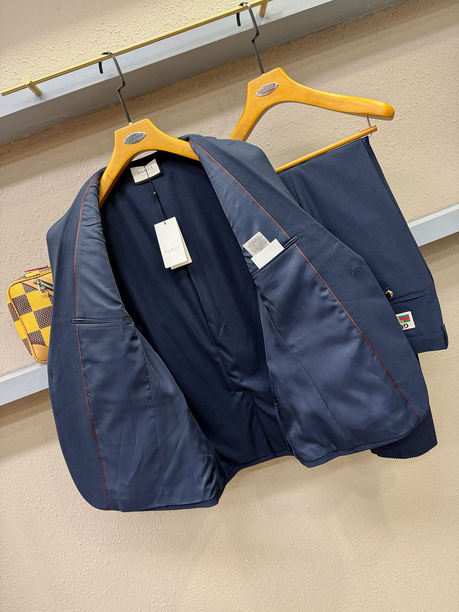   整套 (不拆卖)Gucci古奇 2024专柜同款西服套装，客供意大利顶级奢华面料，没有一位成功男人能