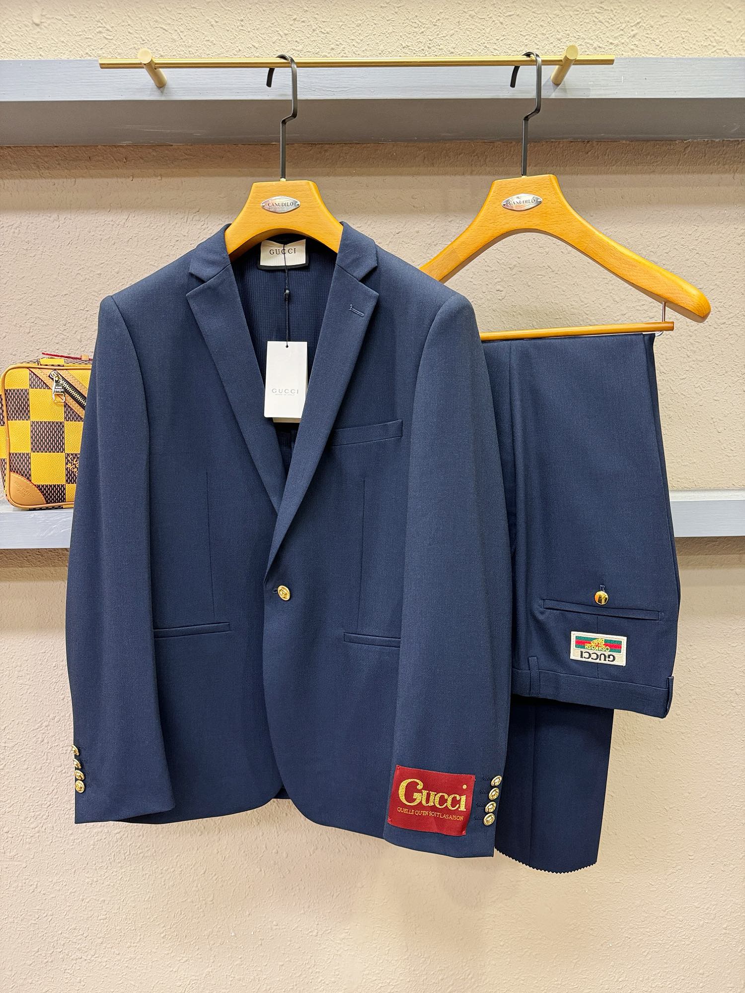   整套 (不拆卖)Gucci古奇 2024专柜同款西服套装，客供意大利顶级奢华面料，没有一位成功男人能