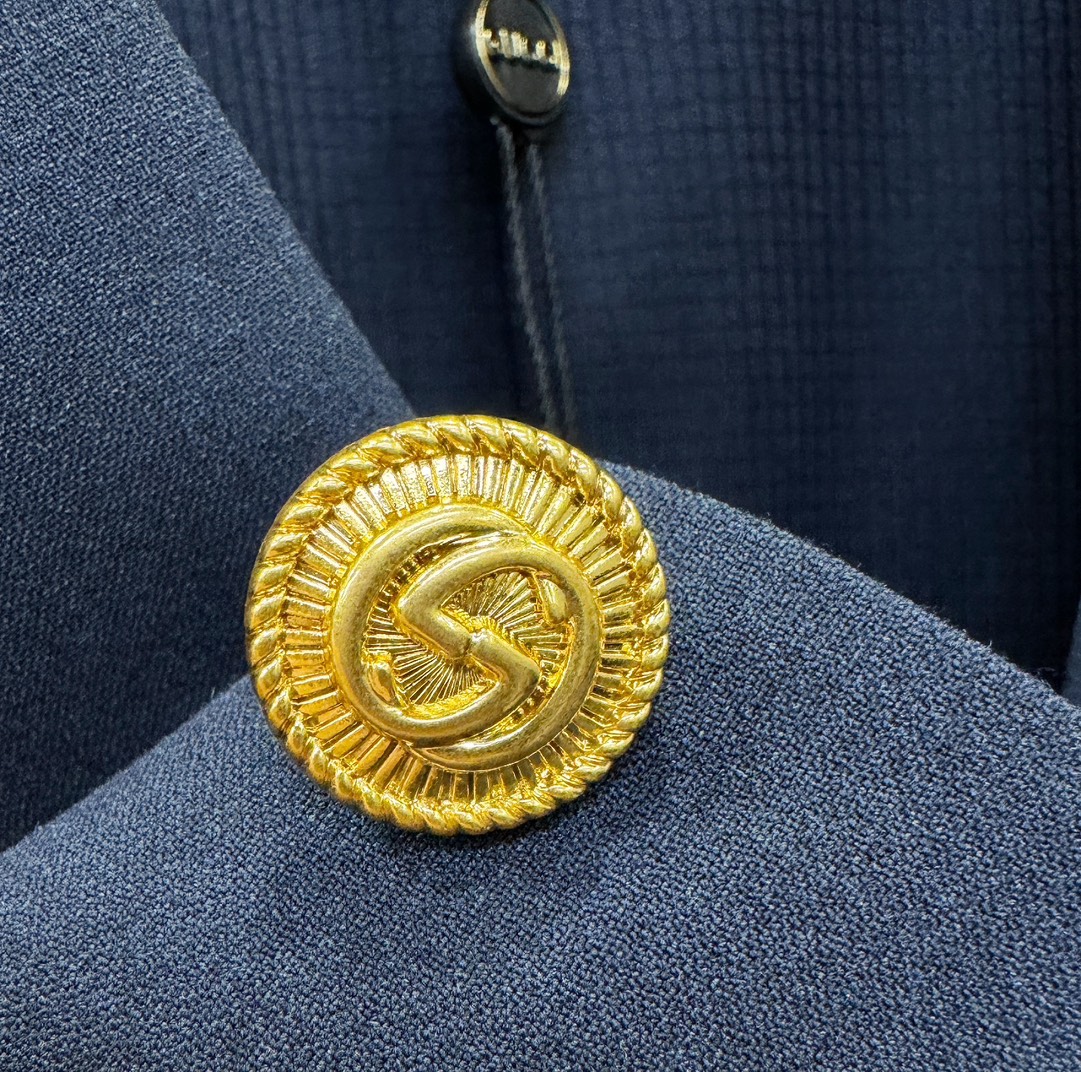   整套 (不拆卖)Gucci古奇 2024专柜同款西服套装，客供意大利顶级奢华面料，没有一位成功男人能