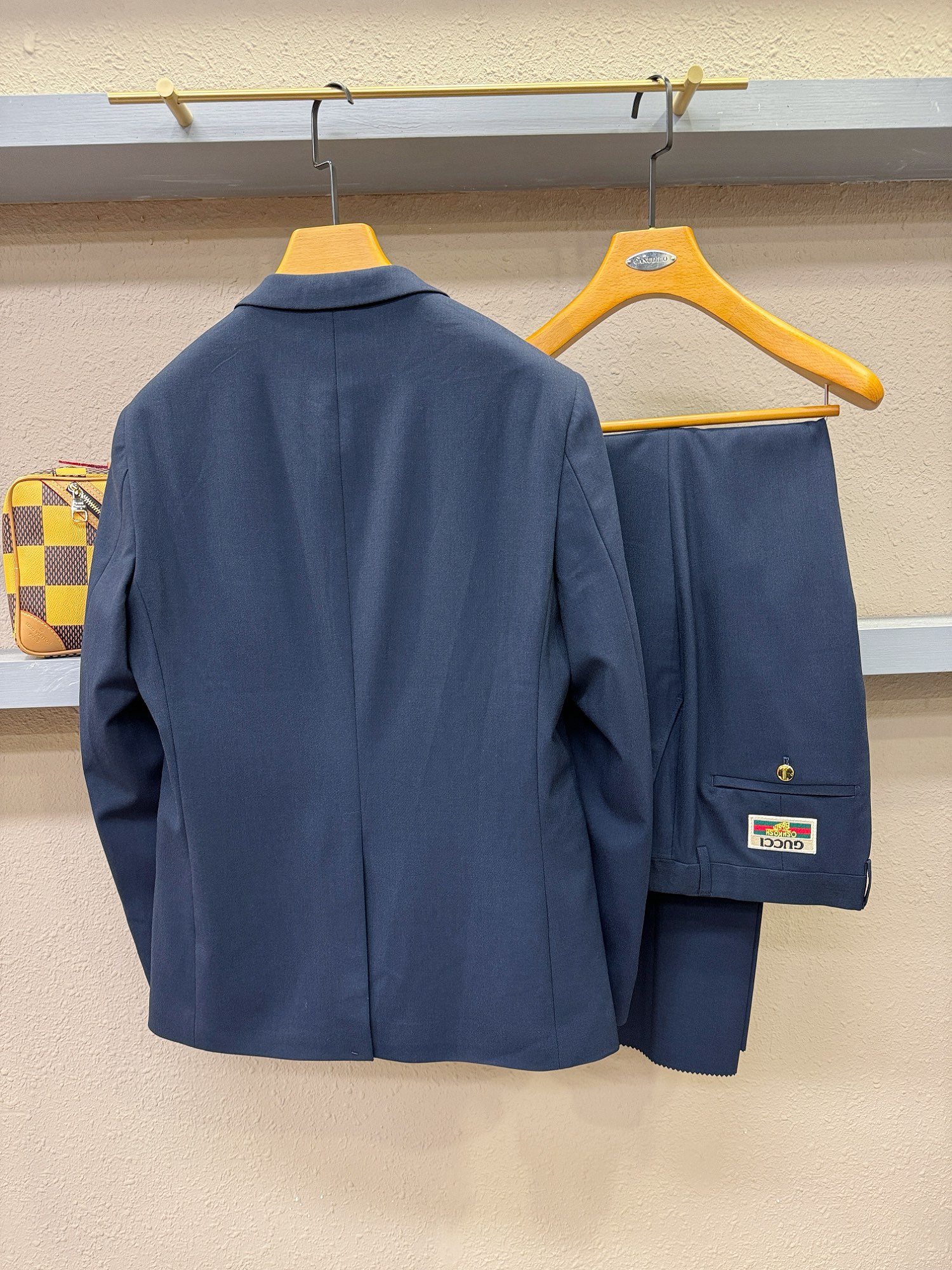   整套 (不拆卖)Gucci古奇 2024专柜同款西服套装，客供意大利顶级奢华面料，没有一位成功男人能