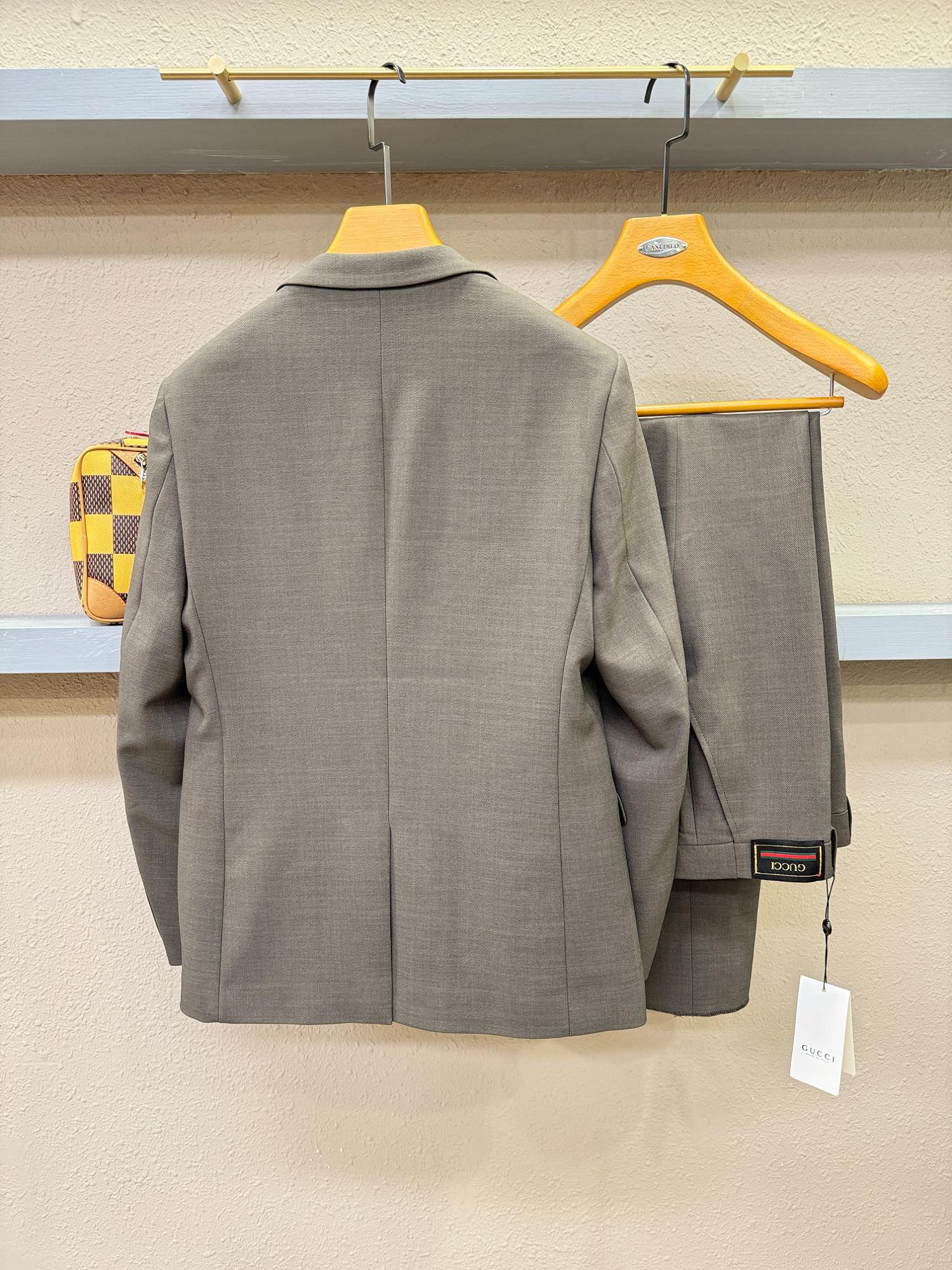   整套 (不拆卖)Gucci古奇 2024专柜同款西服套装，客供意大利顶级奢华面料，没有一位成功男人能