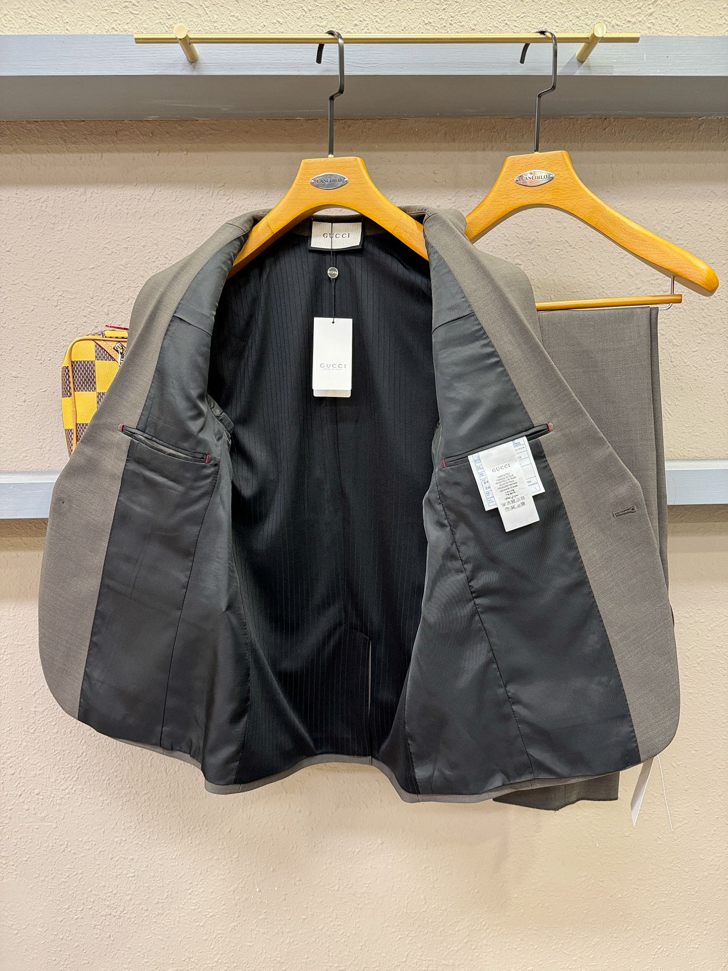   整套 (不拆卖)Gucci古奇 2024专柜同款西服套装，客供意大利顶级奢华面料，没有一位成功男人能