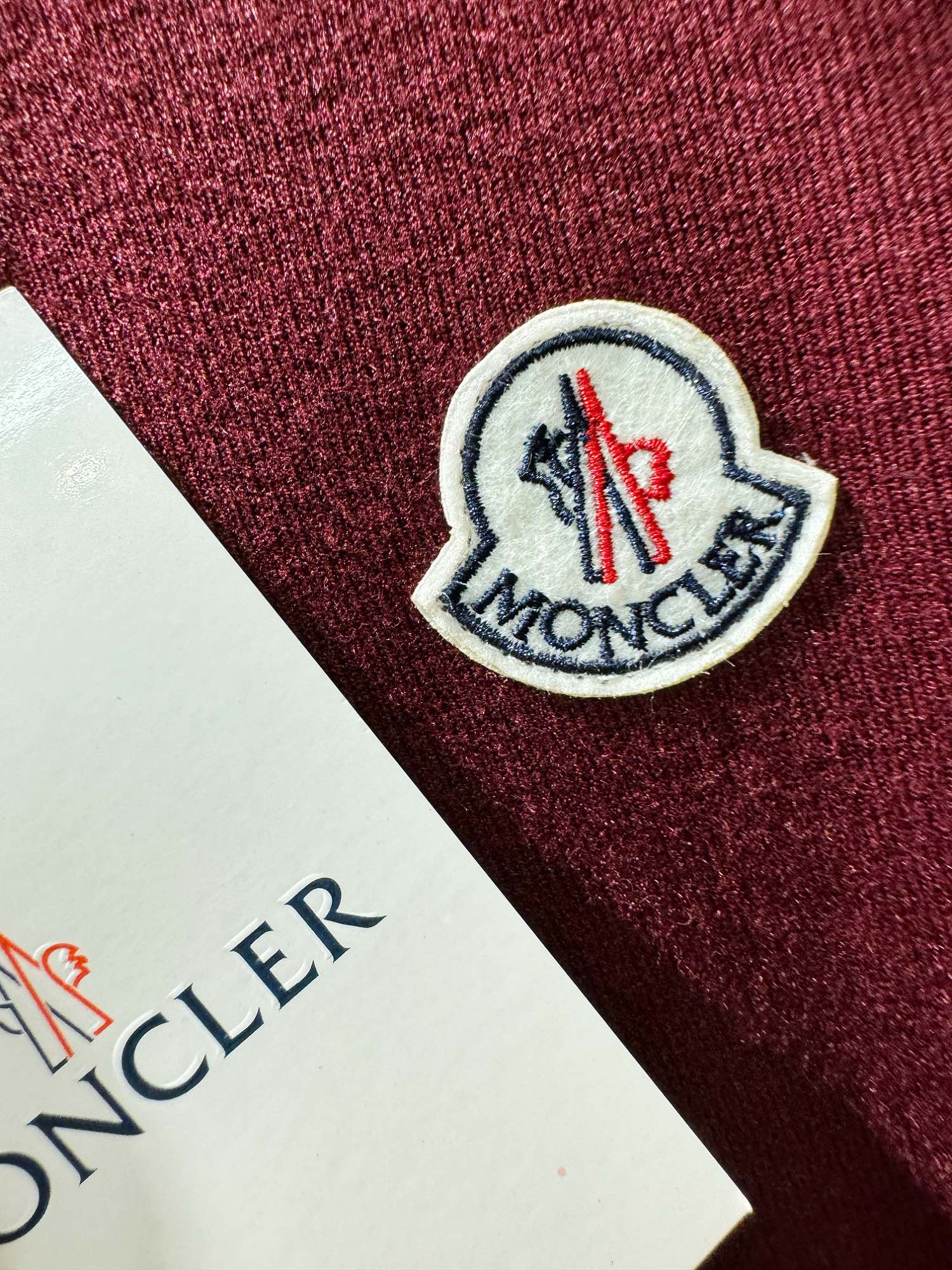 Moncler蒙口2024秋冬新款毛衣桑蚕丝+绵羊毛顶级绵羊毛面料手感柔软logo图案设计贸易公司渠道稀