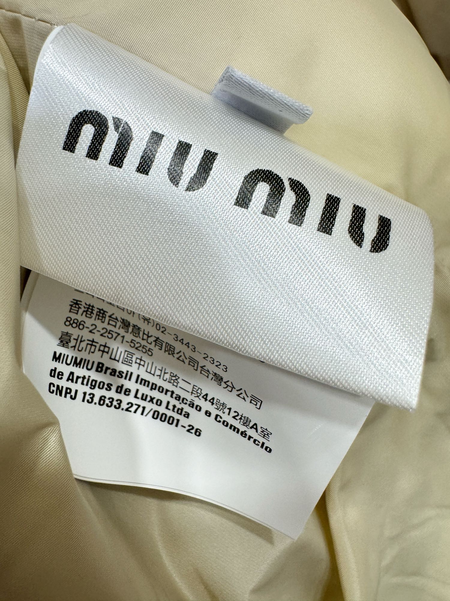 高版本MIUMIU2024新款羽绒服！定制开发五金配件所有细节处理全面到位！版型上身效果超赞！百搭时髦又