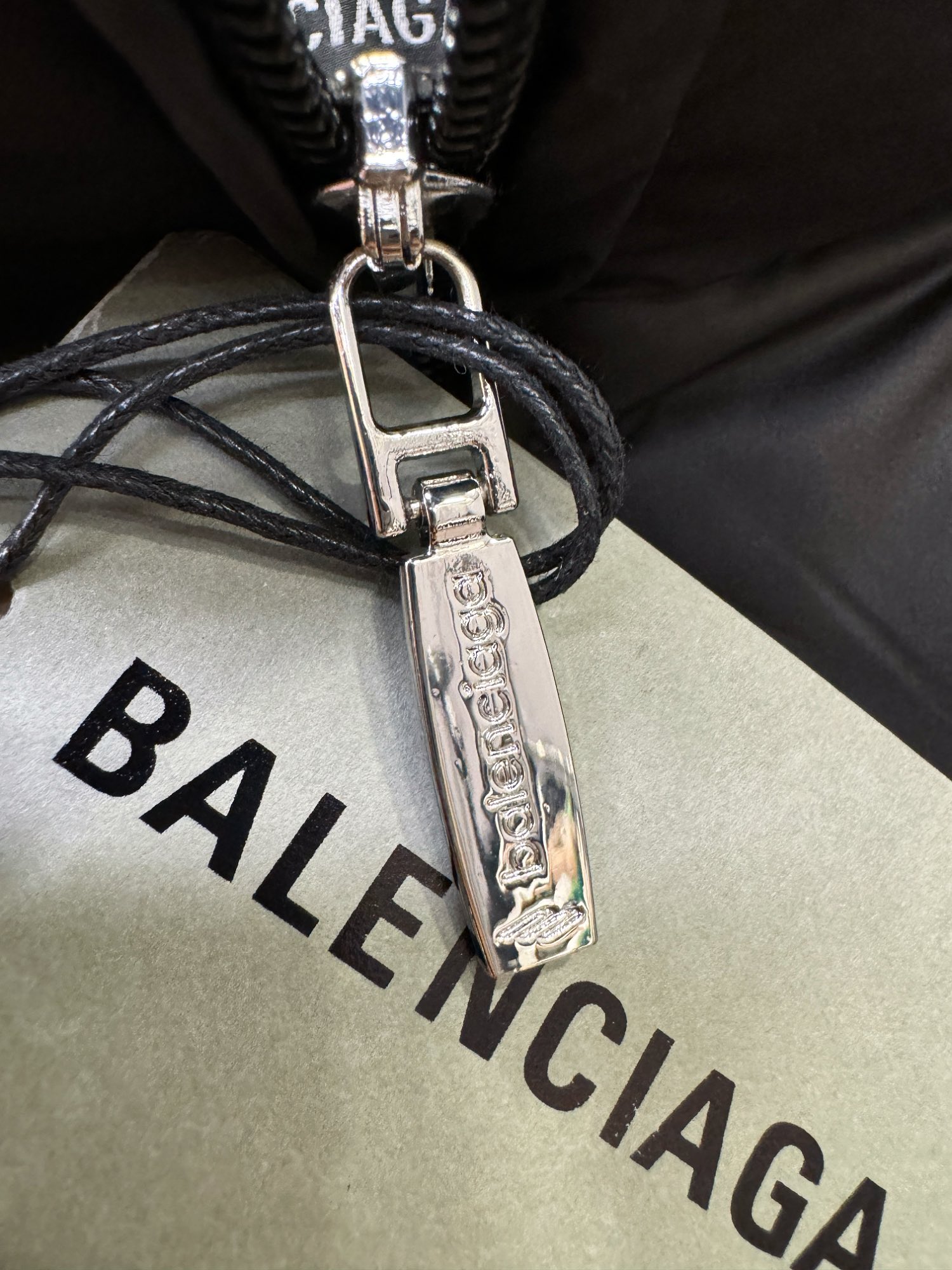 高版本Balenciaga巴黎世家2024新款羽绒服！定制开发五金配件所有细节处理全面到位！版型上身效果