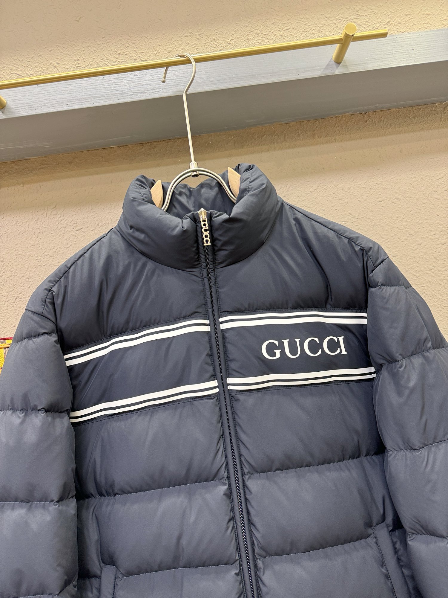 高版本Gucci古奇2024新款羽绒服！定制开发五金配件所有细节处理全面到位！版型上身效果超赞！百搭时髦