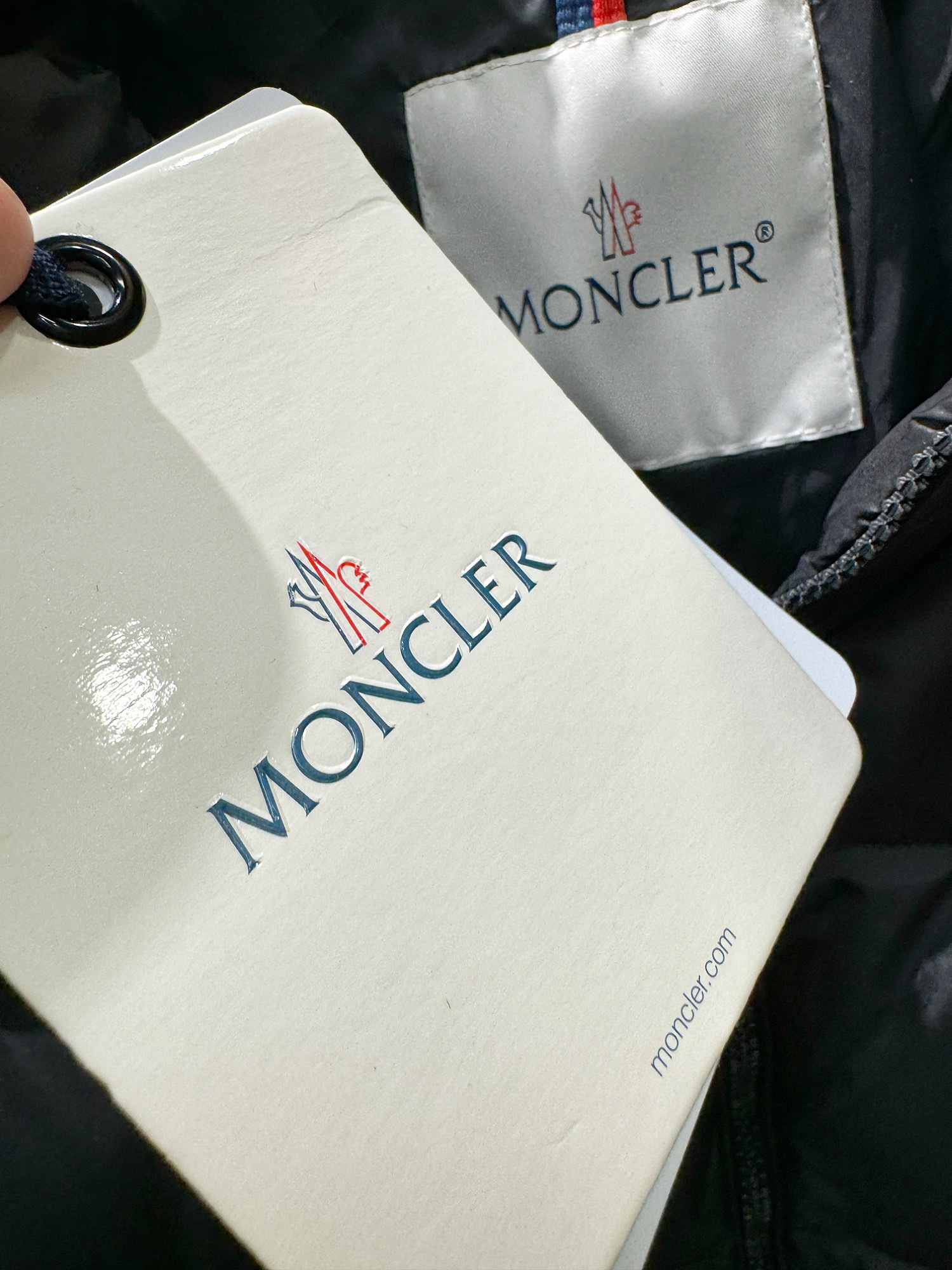 Moncler蒙口2024新款羽绒服定制开发五金配件所有细节处理全面到位！版型上身效果超赞！百搭时髦又帅