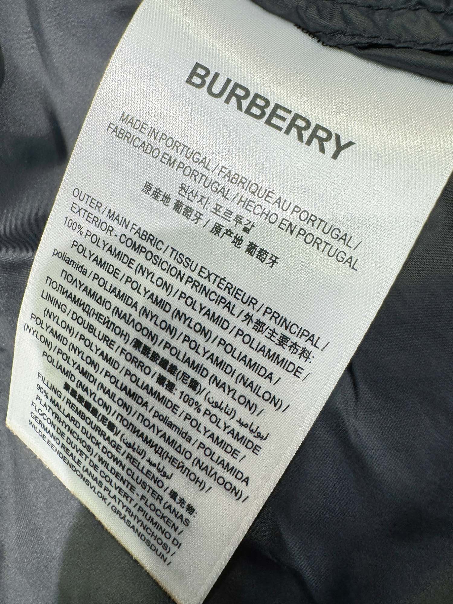 BURBERRY巴宝莉2024新款羽绒服！一衣两穿可当马甲可当外套穿袖子可拆卸定制开发五金配件所有细节处