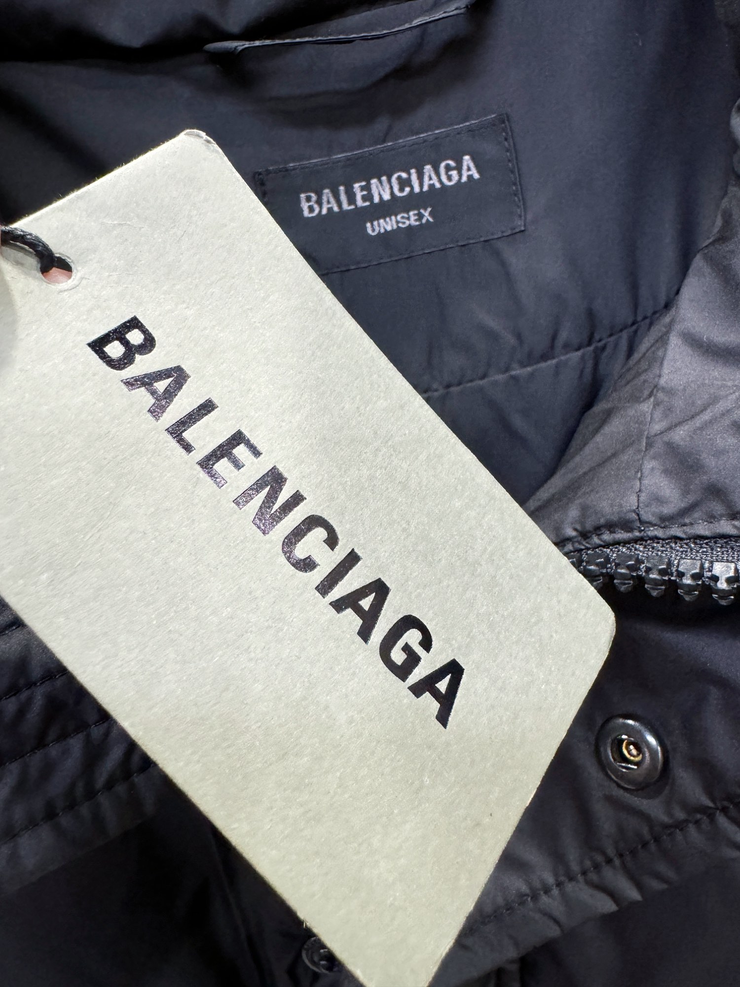 Balenciaga巴黎世家2024新款羽绒服！定制开发五金配件所有细节处理全面到位！版型上身效果超赞！