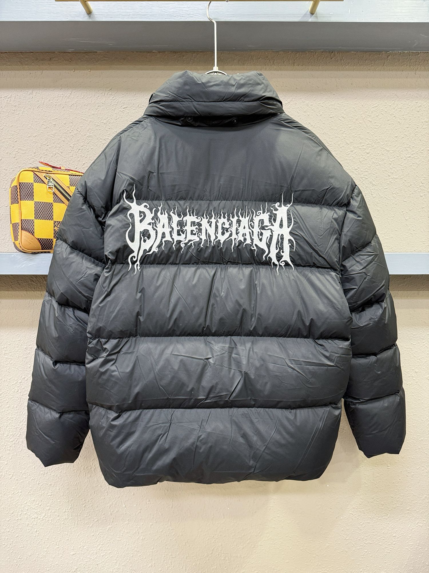 Balenciaga巴黎世家2024新款羽绒服！定制开发五金配件所有细节处理全面到位！版型上身效果超赞！