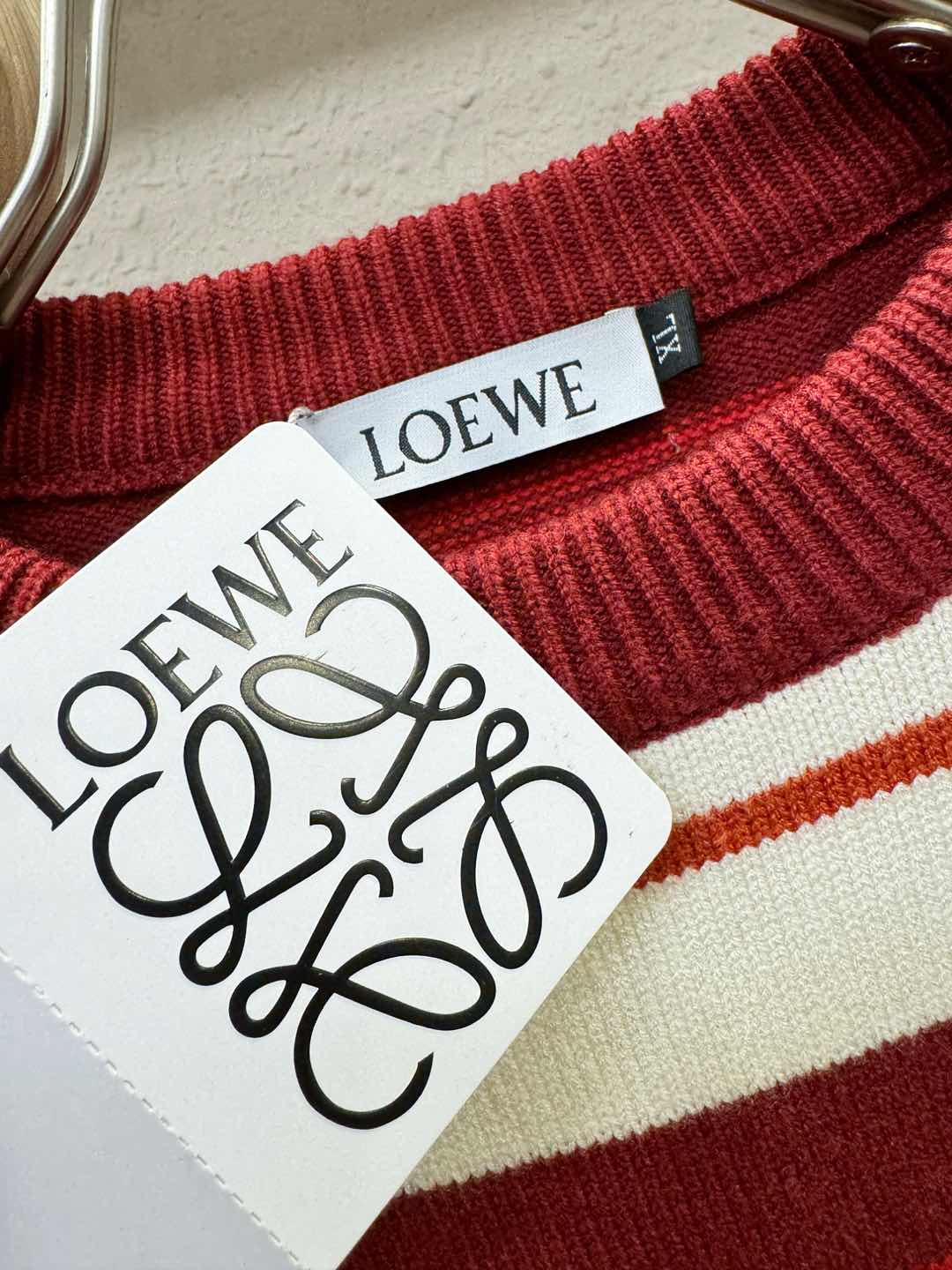  🎉🎉 节日战衣 LOEWE罗意威 爆款毛衣🎊🎊节日战衣，本命年亲们必备神器。情侣必备款。精选针织面料，