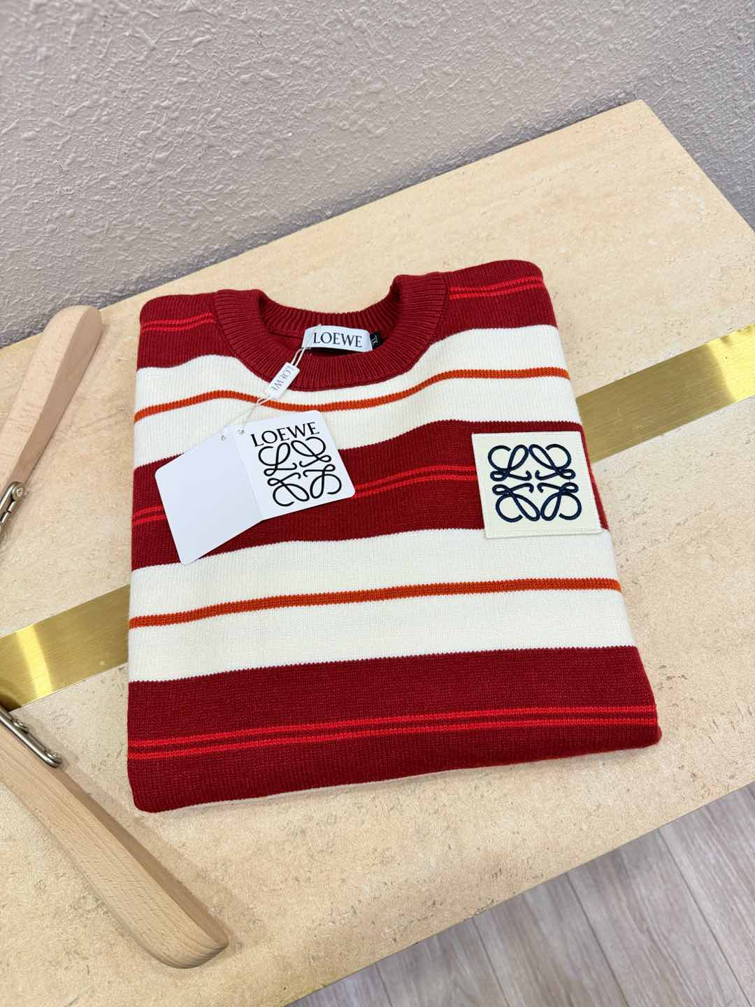  🎉🎉 节日战衣 LOEWE罗意威 爆款毛衣🎊🎊节日战衣，本命年亲们必备神器。情侣必备款。精选针织面料，