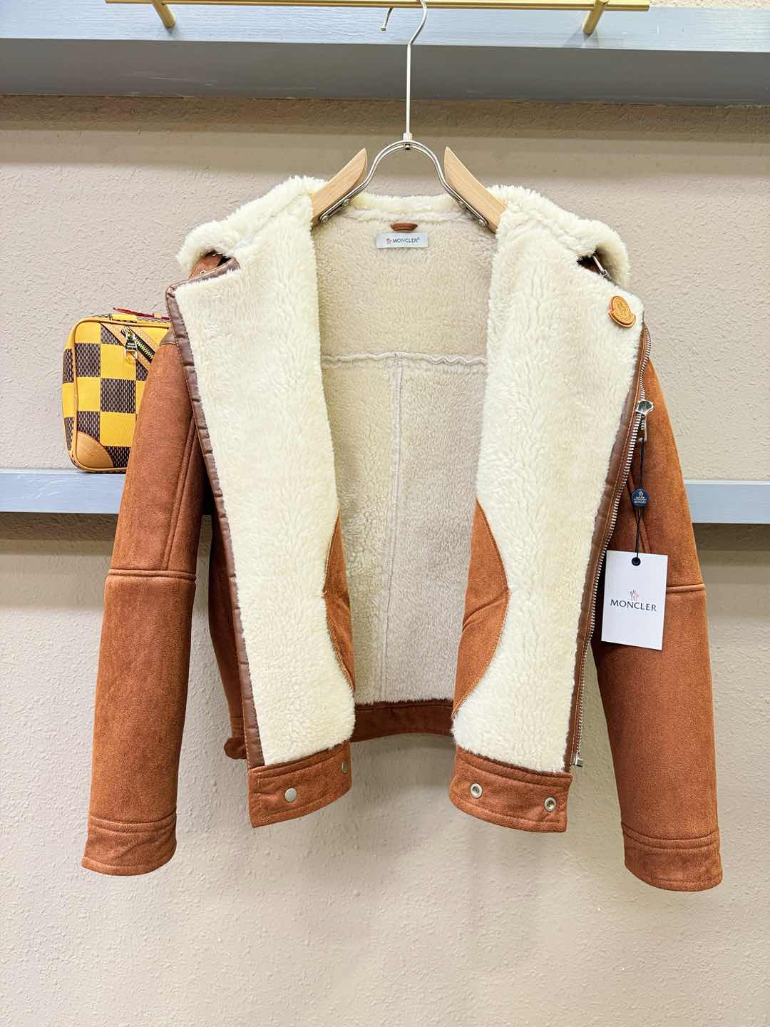 Moncler蒙口 新品皮毛一体，原生态人造皮面料；100%进口皮毛一体！采用进口人造皮！皮料品质相当高