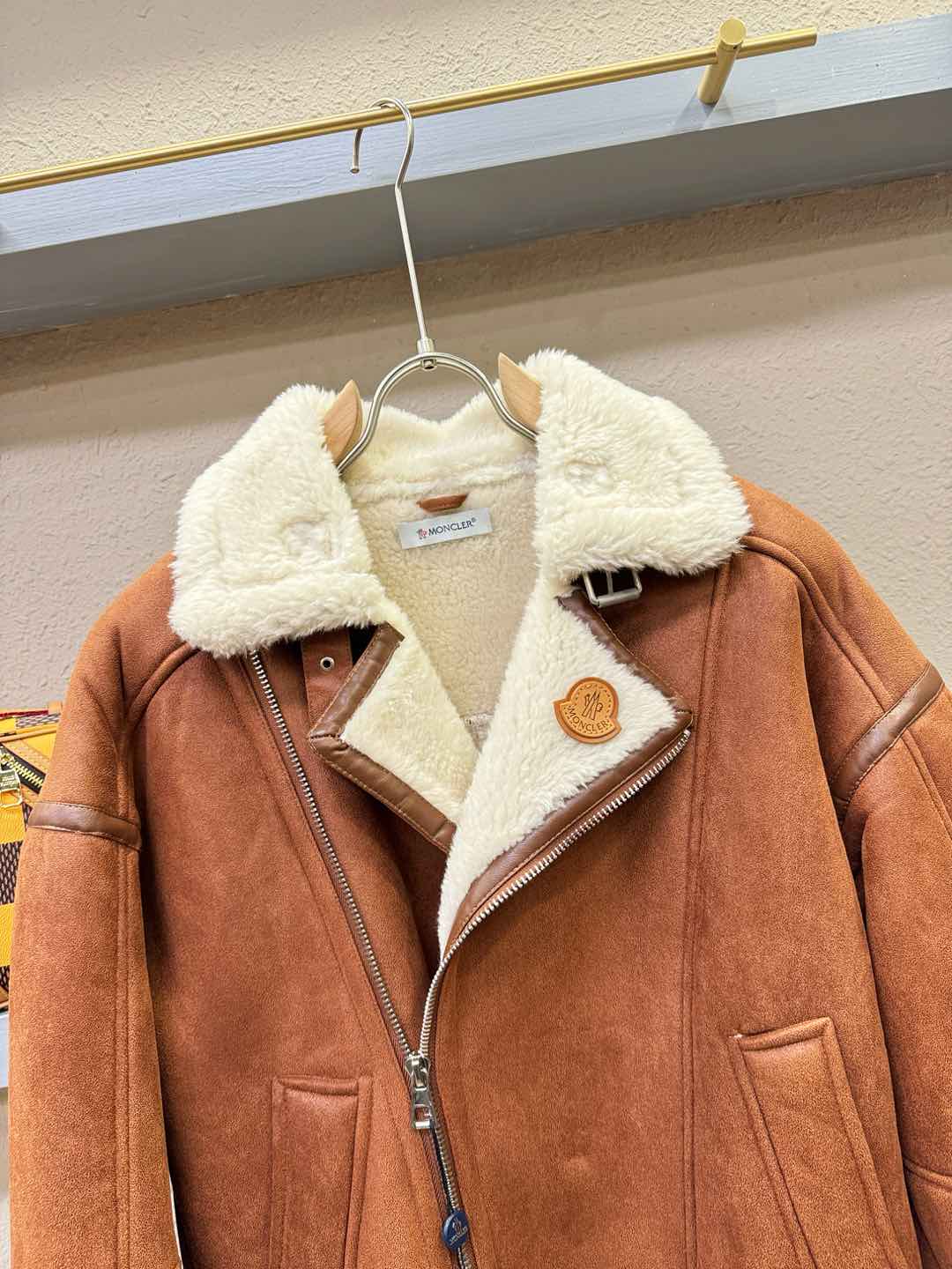 Moncler蒙口 新品皮毛一体，原生态人造皮面料；100%进口皮毛一体！采用进口人造皮！皮料品质相当高