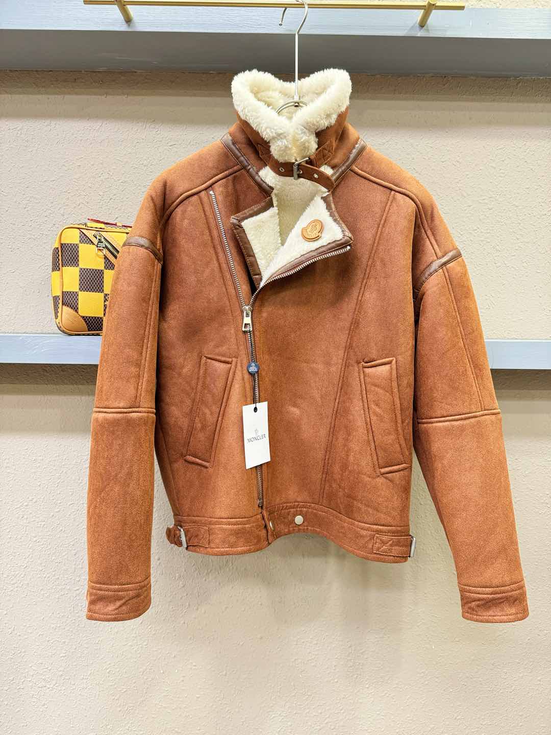 Moncler蒙口 新品皮毛一体，原生态人造皮面料；100%进口皮毛一体！采用进口人造皮！皮料品质相当高