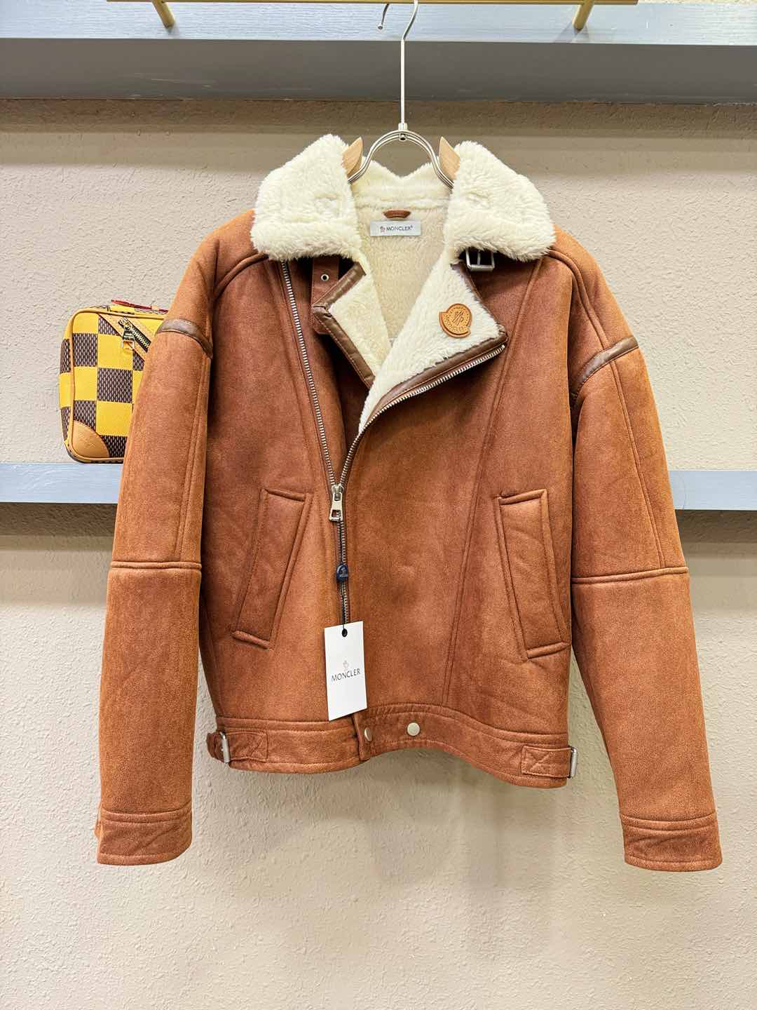 Moncler蒙口 新品皮毛一体，原生态人造皮面料；100%进口皮毛一体！采用进口人造皮！皮料品质相当高