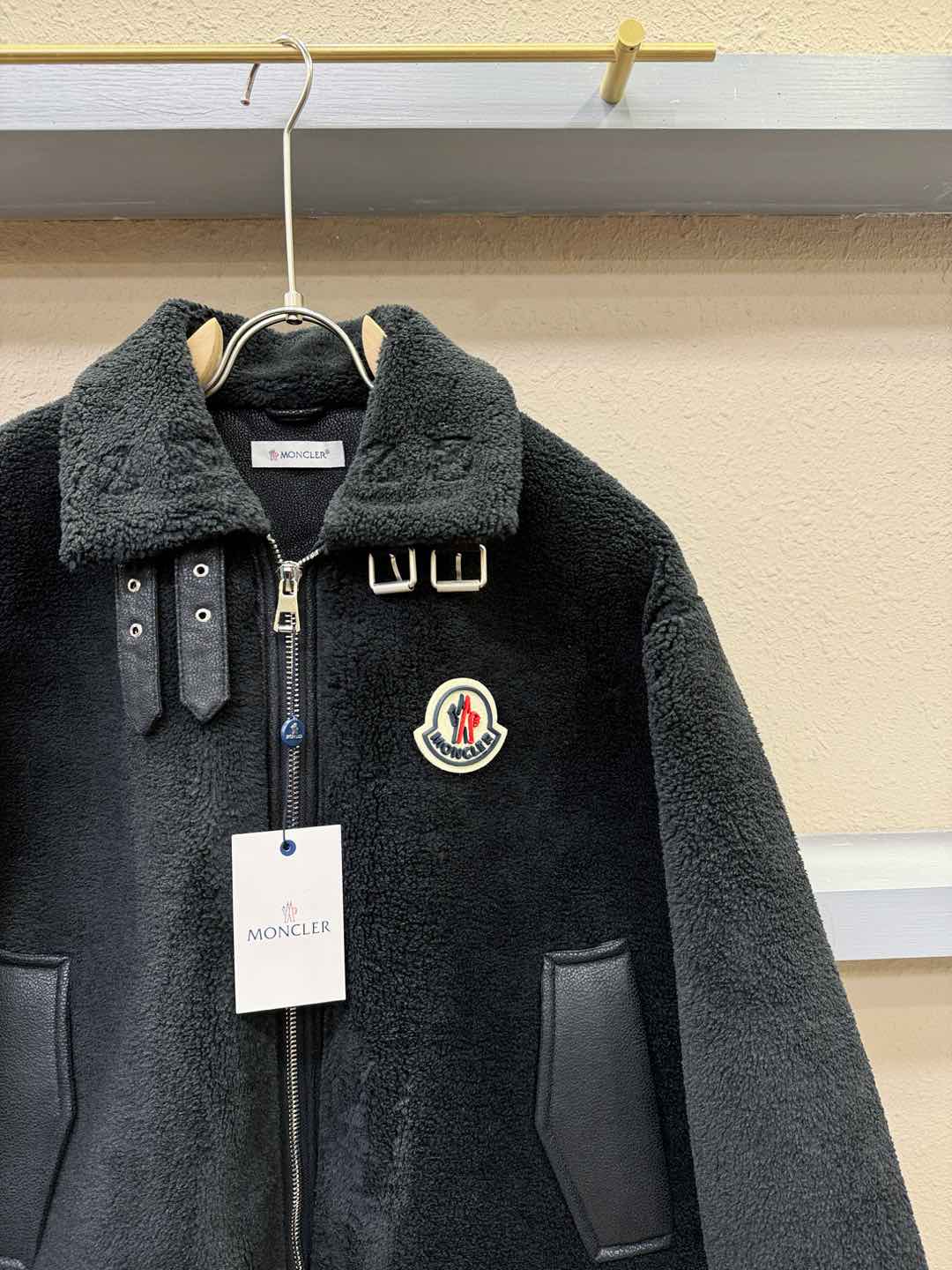 Moncler蒙口 新品皮毛一体，原生态人造皮面料；100%进口皮毛一体！采用进口人造皮！皮料品质相当高