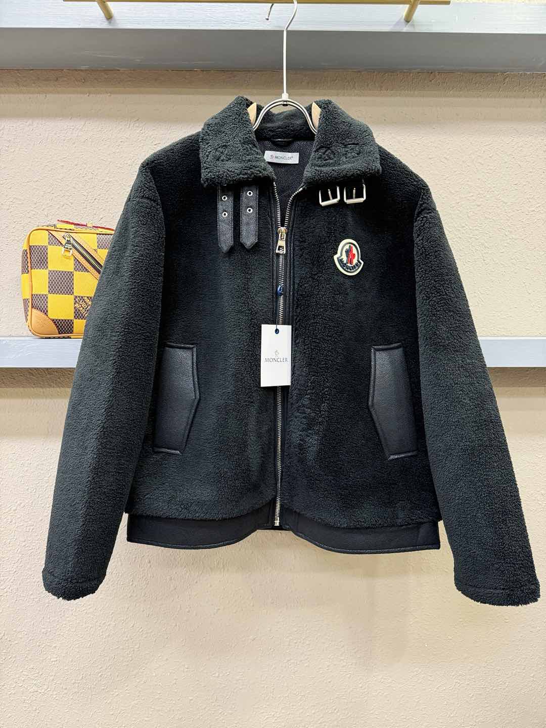 Moncler蒙口 新品皮毛一体，原生态人造皮面料；100%进口皮毛一体！采用进口人造皮！皮料品质相当高