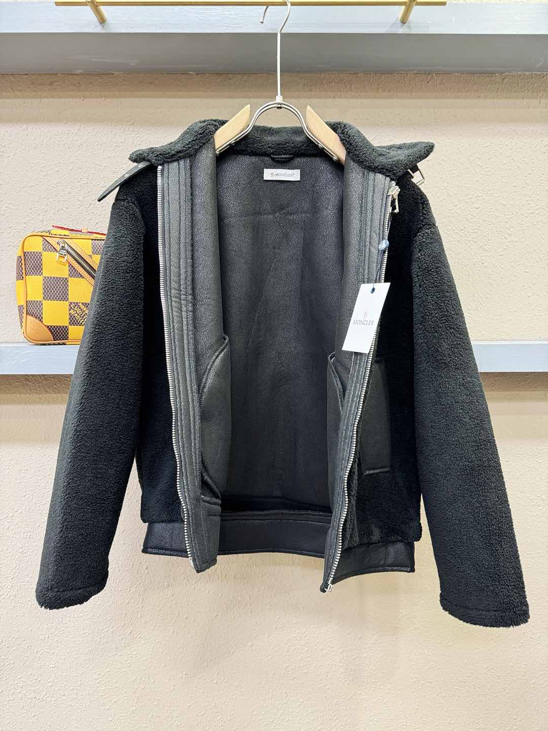 Moncler蒙口 新品皮毛一体，原生态人造皮面料；100%进口皮毛一体！采用进口人造皮！皮料品质相当高