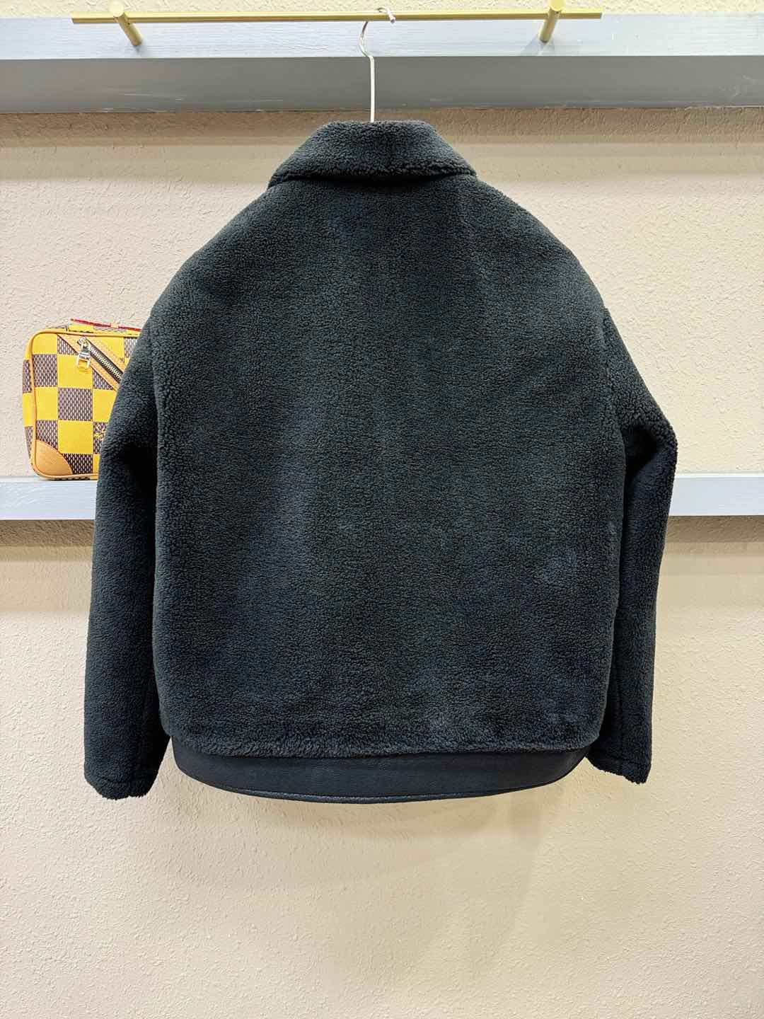 Moncler蒙口 新品皮毛一体，原生态人造皮面料；100%进口皮毛一体！采用进口人造皮！皮料品质相当高