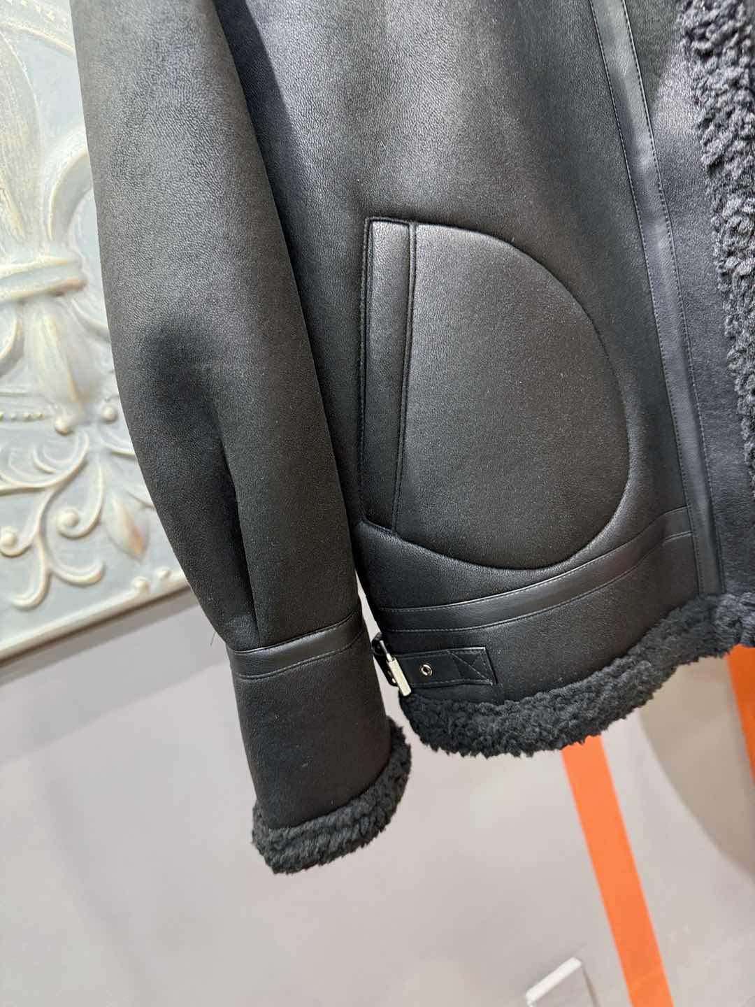 PRADA 普拉达 新品皮毛一体，原生态人造皮面料；100%进口皮毛一体！采用进口人造皮！皮料品质相当高