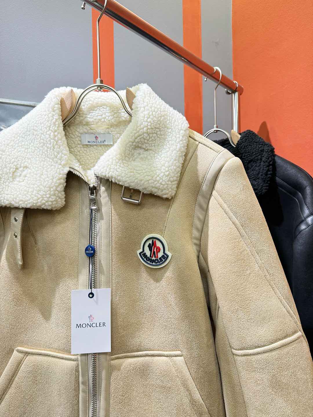 Moncler蒙口 新品皮毛一体，原生态人造皮面料；100%进口皮毛一体！采用进口人造皮皮料！皮料品质相