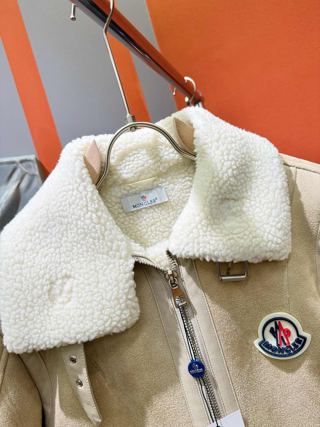 Moncler蒙口 新品皮毛一体，原生态人造皮面料；100%进口皮毛一体！采用进口人造皮皮料！皮料品质相