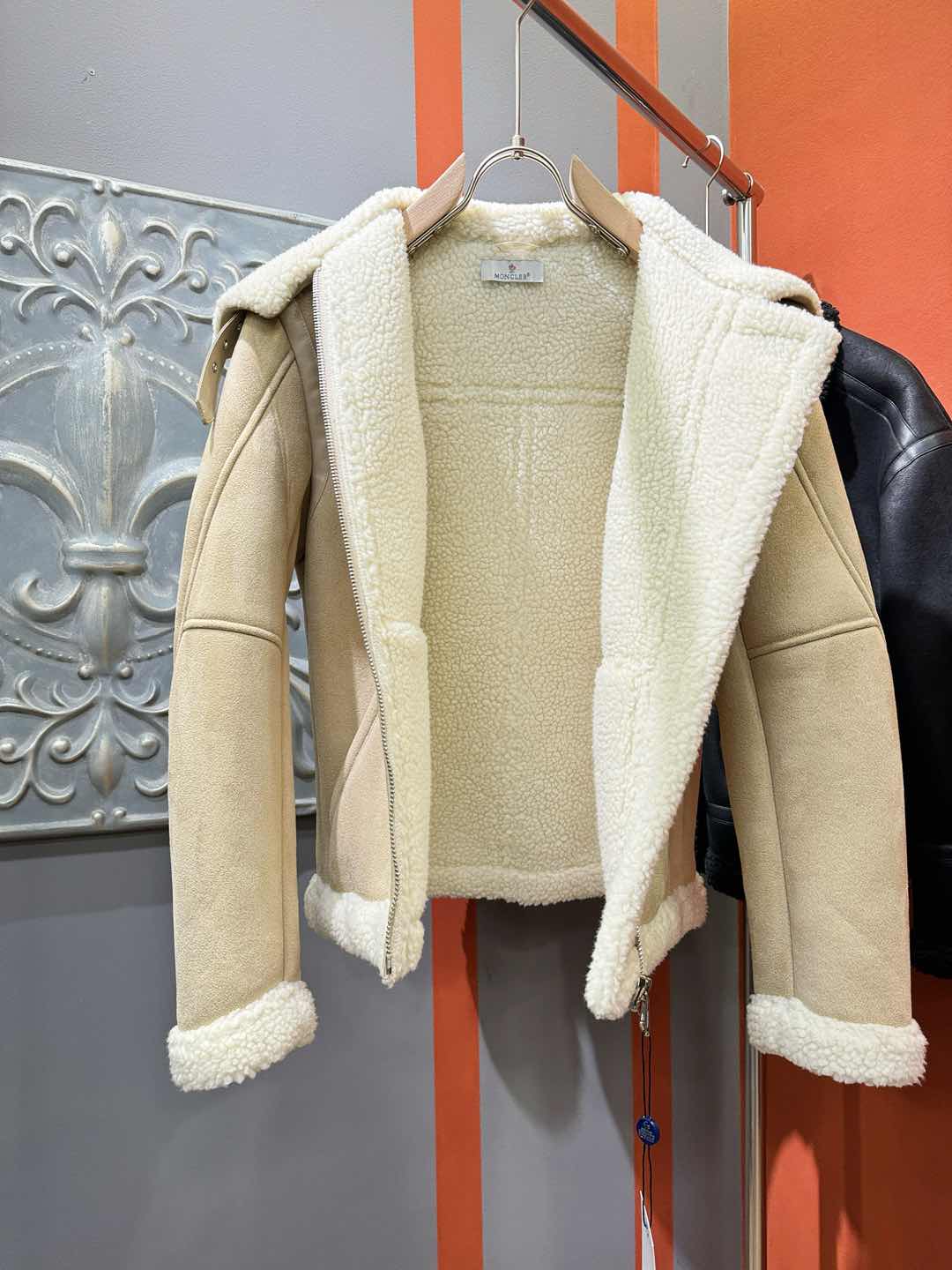 Moncler蒙口 新品皮毛一体，原生态人造皮面料；100%进口皮毛一体！采用进口人造皮皮料！皮料品质相