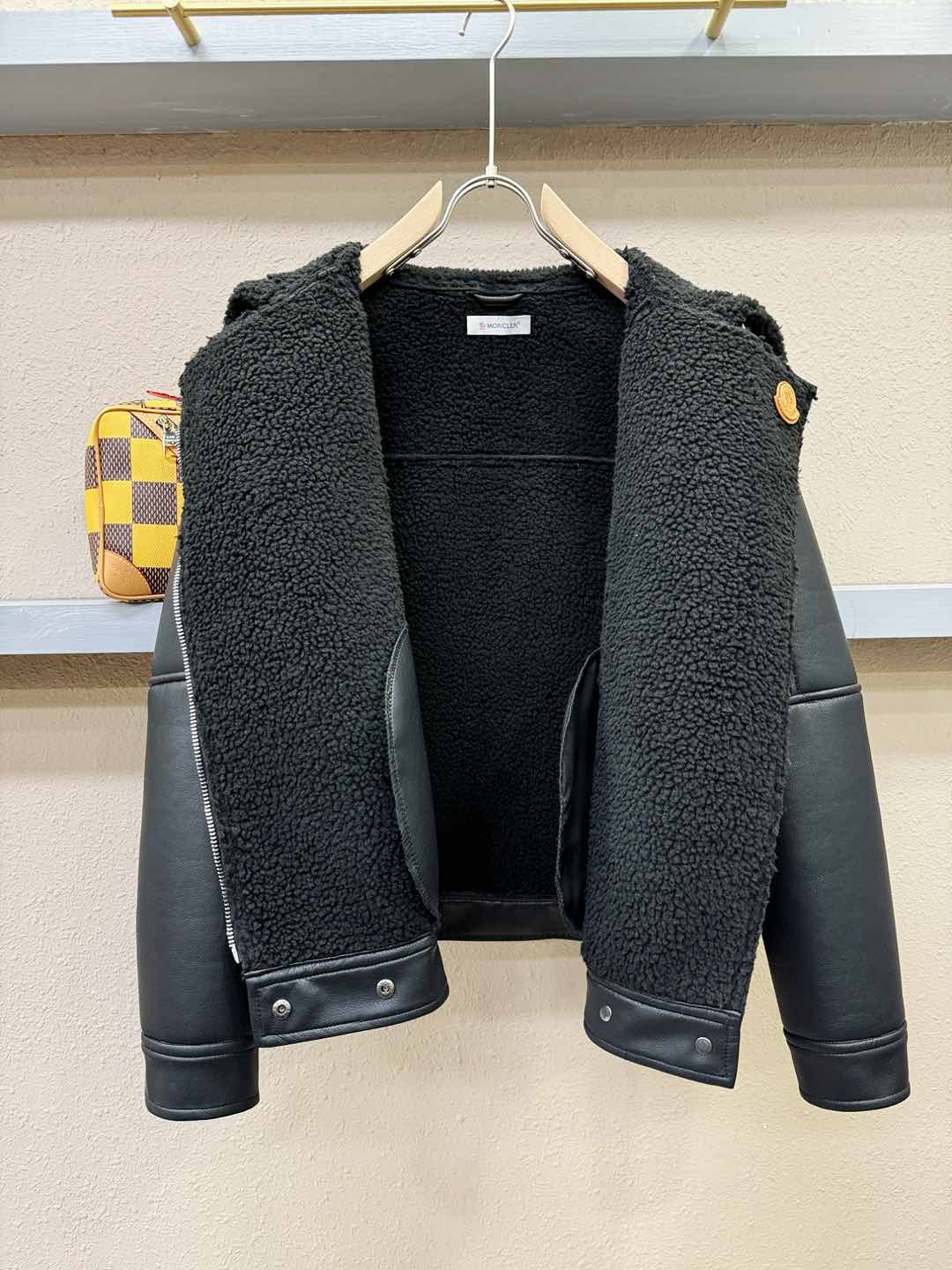 Moncler蒙口 新品皮毛一体，原生态人造皮面料；100%进口皮毛一体！采用进口人造皮！皮料品质相当高