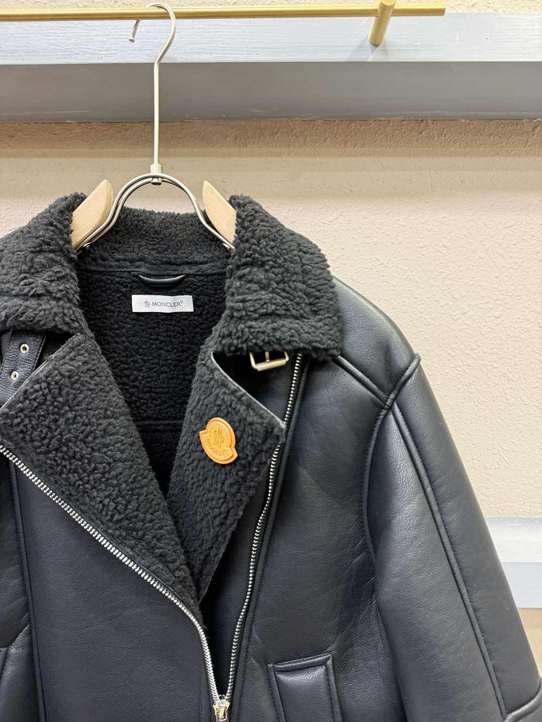 Moncler蒙口 新品皮毛一体，原生态人造皮面料；100%进口皮毛一体！采用进口人造皮！皮料品质相当高