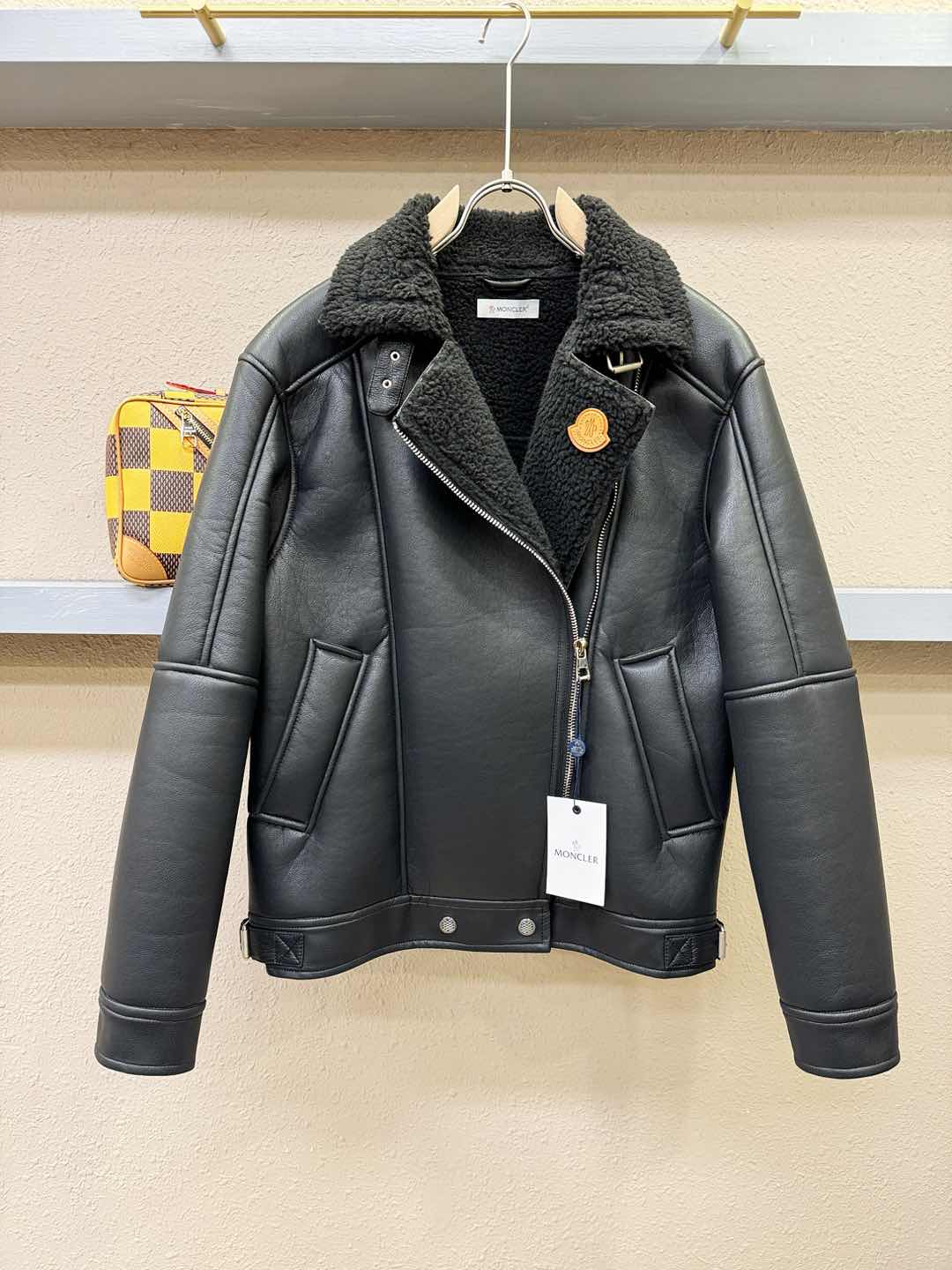 Moncler蒙口 新品皮毛一体，原生态人造皮面料；100%进口皮毛一体！采用进口人造皮！皮料品质相当高