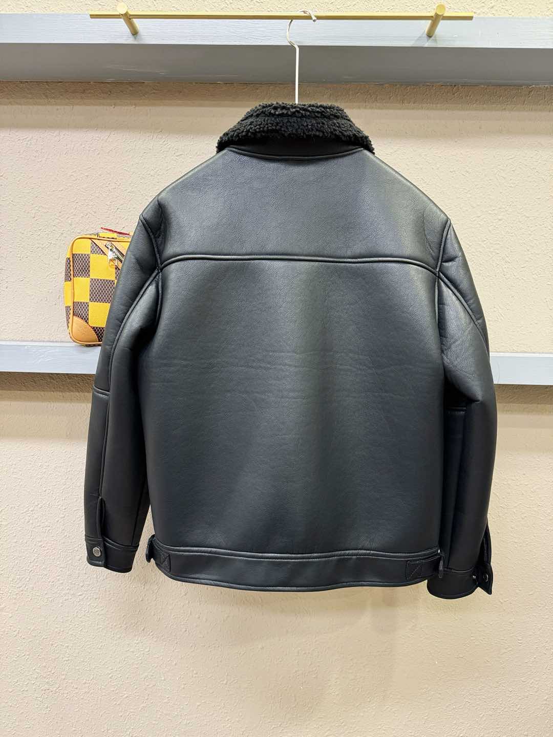 Moncler蒙口 新品皮毛一体，原生态人造皮面料；100%进口皮毛一体！采用进口人造皮！皮料品质相当高