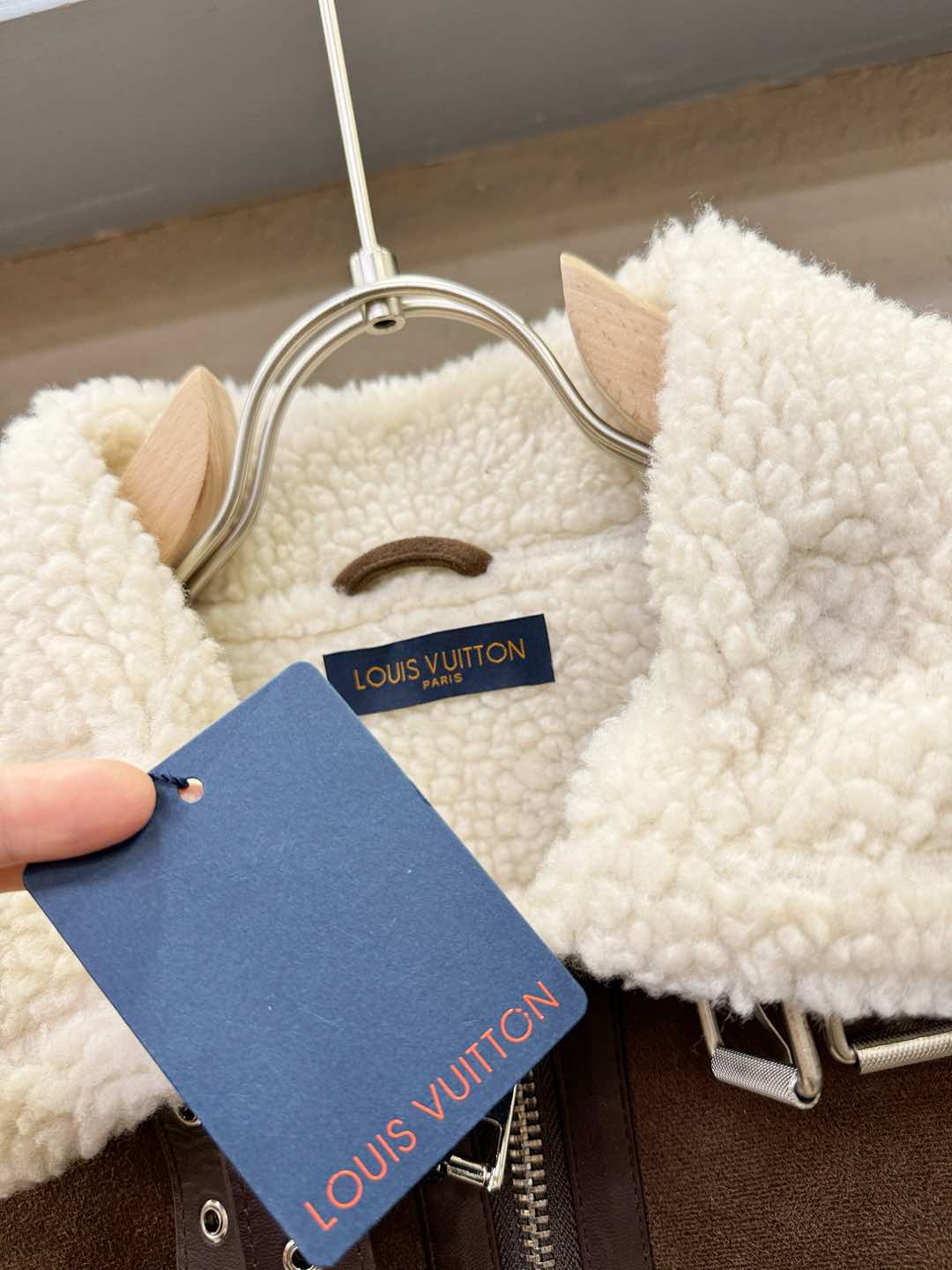 PRADA 普拉达 新品皮毛一体，原生态人造皮面料；100%进口皮毛一体！采用进口人造皮！皮料品质相当高