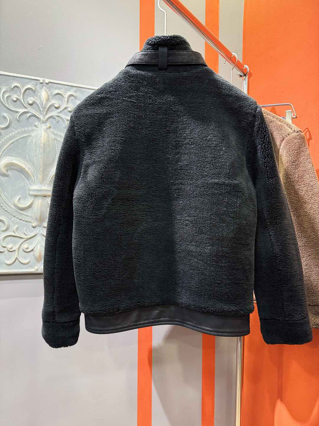 LV路易威登 新品皮毛一体，原生态人造皮面料；100%进口皮毛一体！采用进口人造皮皮料！皮料品质相当高级