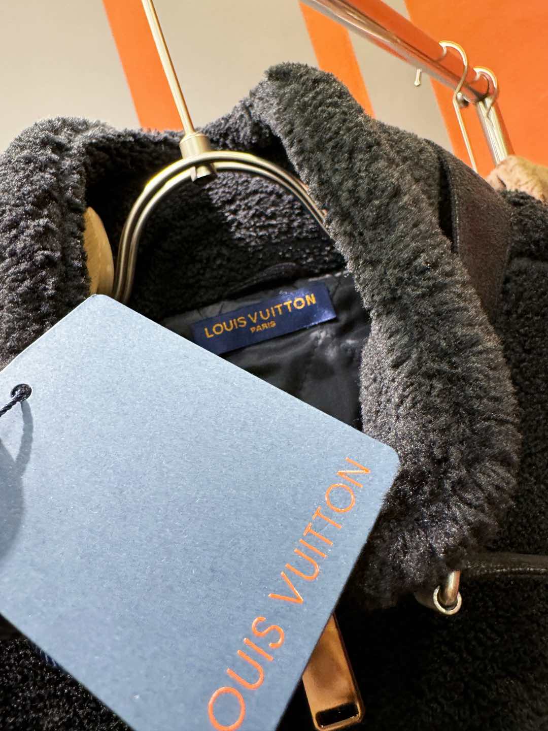 LV路易威登 新品皮毛一体，原生态人造皮面料；100%进口皮毛一体！采用进口人造皮皮料！皮料品质相当高级