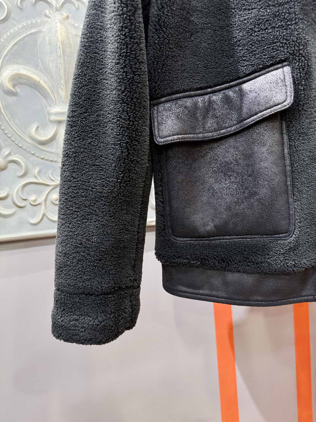 LV路易威登 新品皮毛一体，原生态人造皮面料；100%进口皮毛一体！采用进口人造皮皮料！皮料品质相当高级