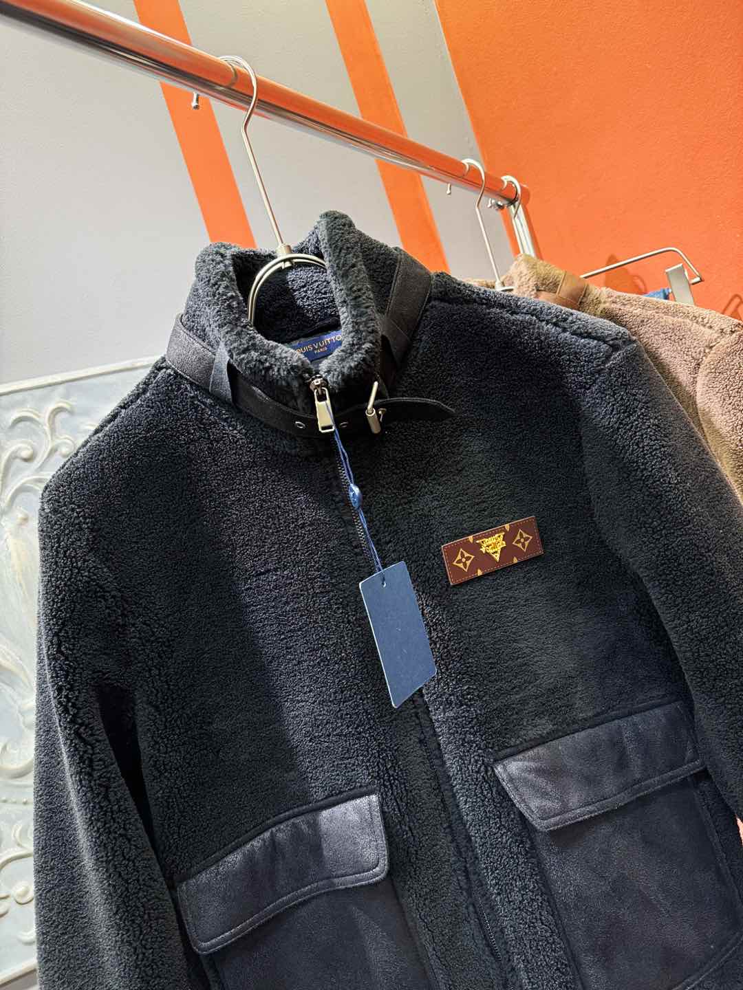 LV路易威登 新品皮毛一体，原生态人造皮面料；100%进口皮毛一体！采用进口人造皮皮料！皮料品质相当高级