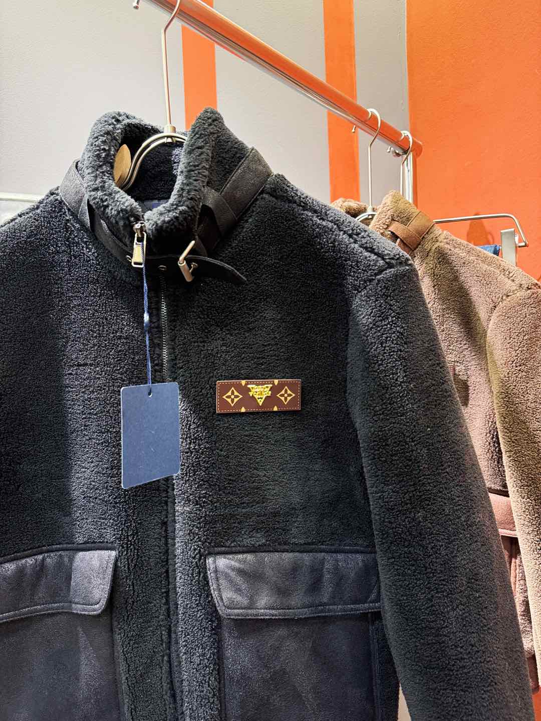 LV路易威登 新品皮毛一体，原生态人造皮面料；100%进口皮毛一体！采用进口人造皮皮料！皮料品质相当高级