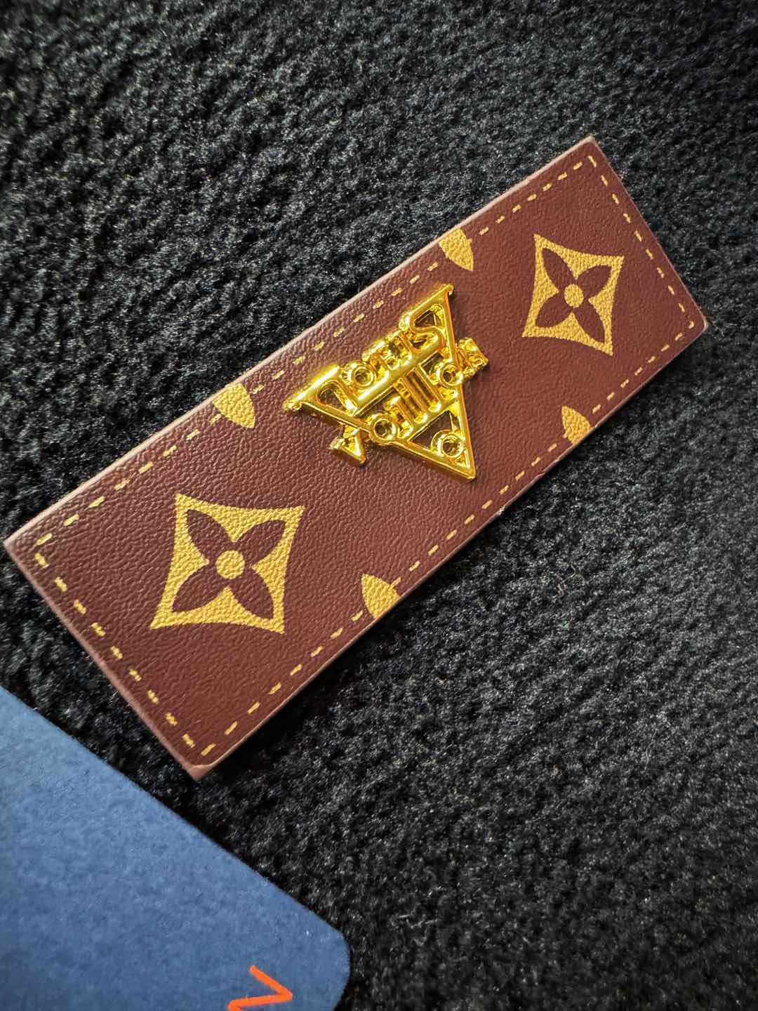 LV路易威登 新品皮毛一体，原生态人造皮面料；100%进口皮毛一体！采用进口人造皮皮料！皮料品质相当高级