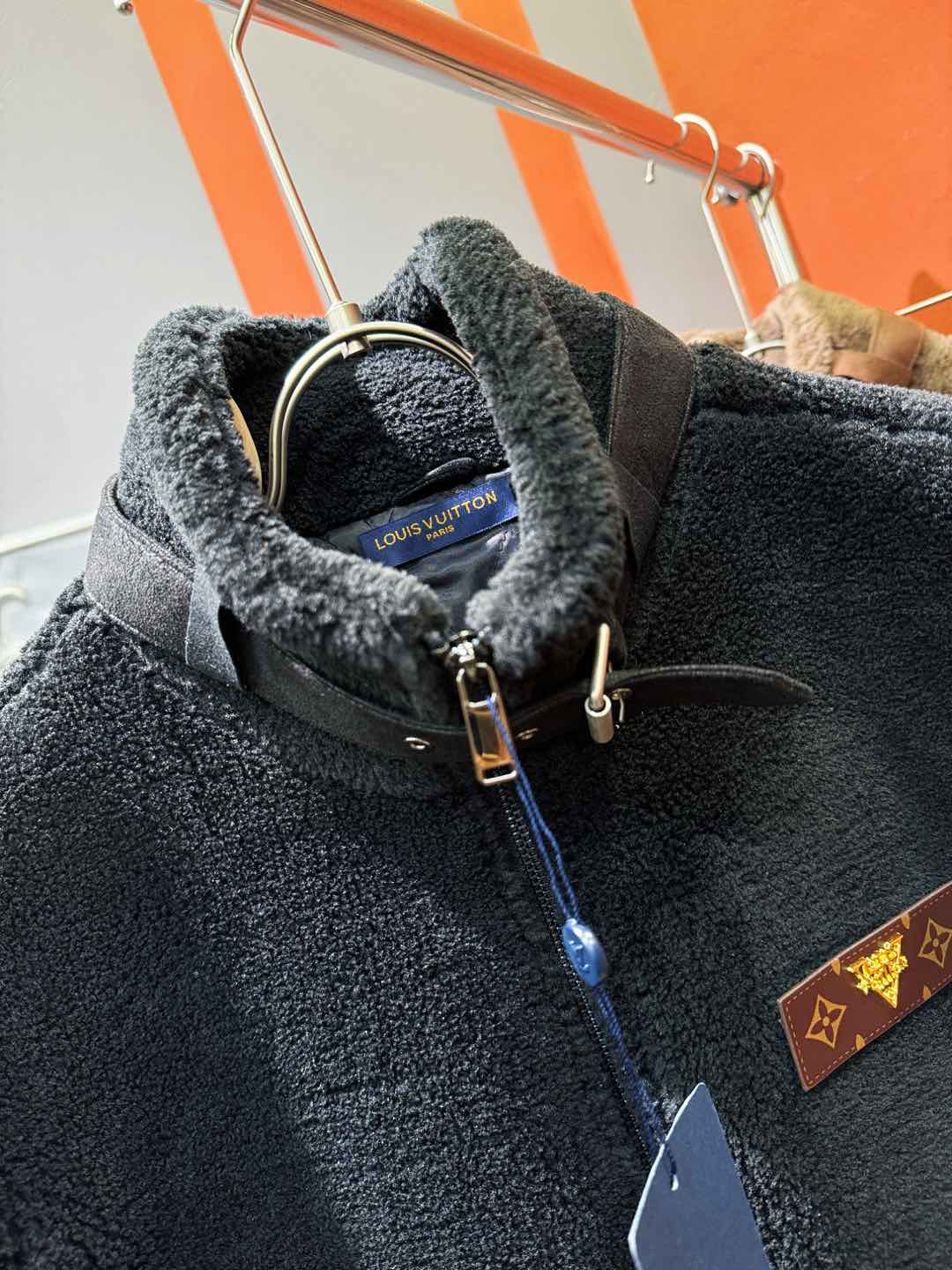 LV路易威登 新品皮毛一体，原生态人造皮面料；100%进口皮毛一体！采用进口人造皮皮料！皮料品质相当高级