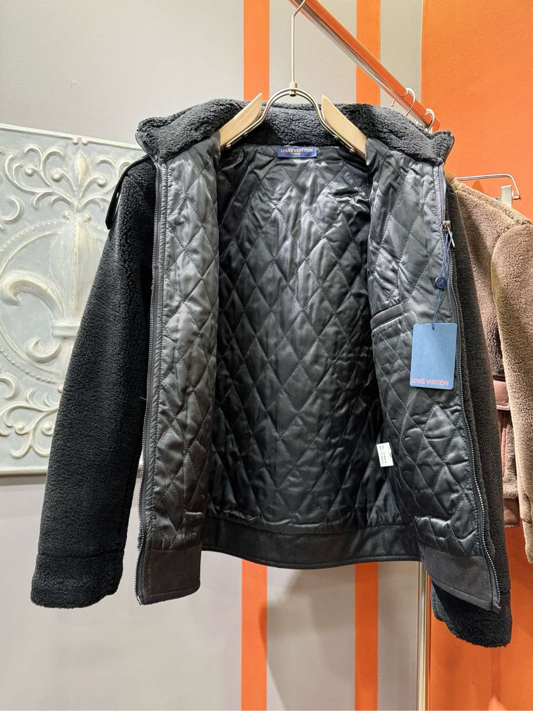 LV路易威登 新品皮毛一体，原生态人造皮面料；100%进口皮毛一体！采用进口人造皮皮料！皮料品质相当高级