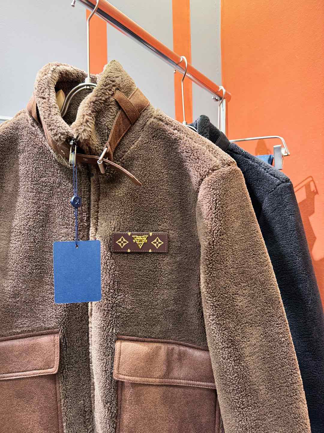 LV路易威登 新品皮毛一体，原生态人造皮面料；100%进口皮毛一体！采用进口人造皮皮料！皮料品质相当高级