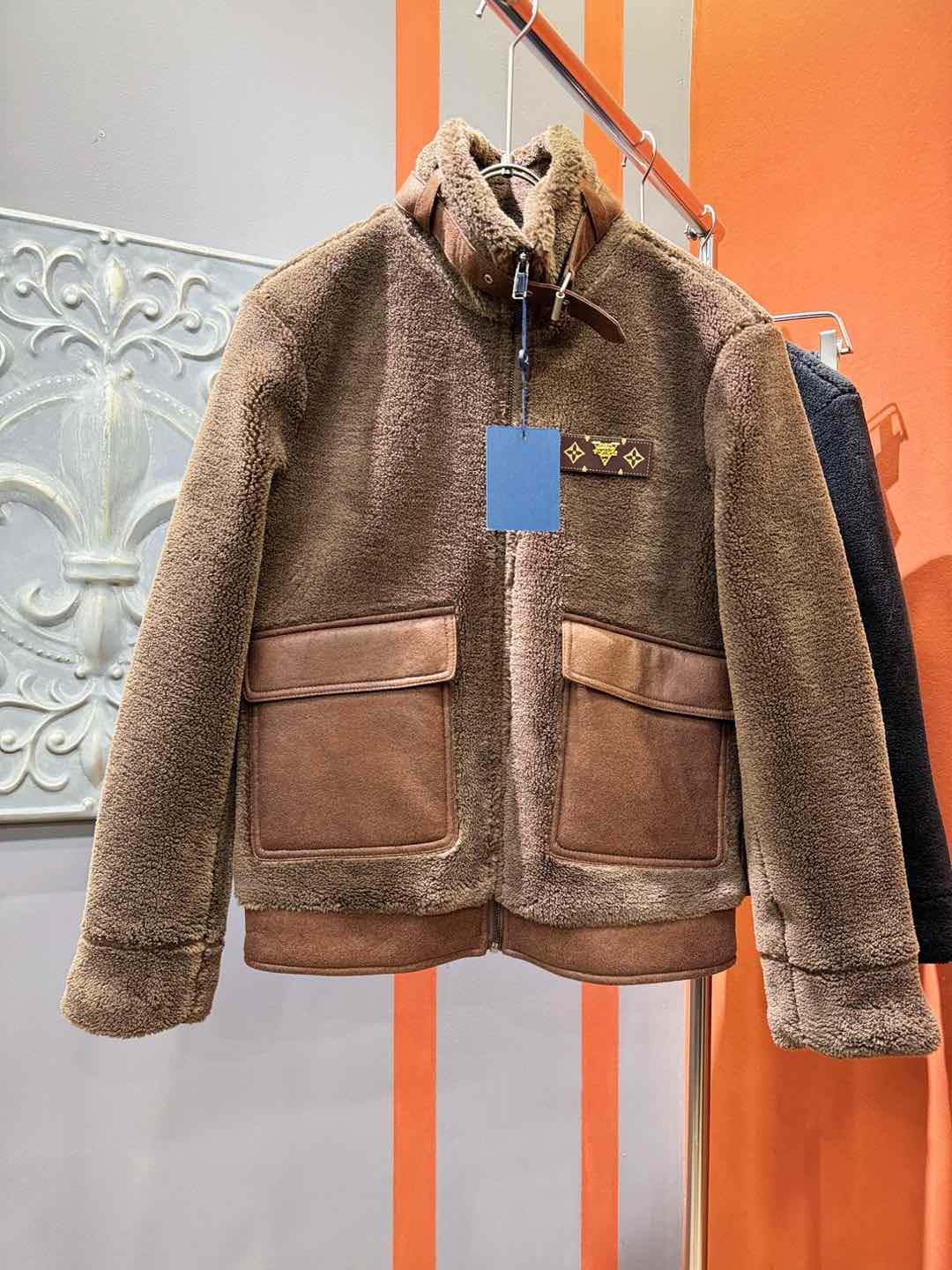 LV路易威登 新品皮毛一体，原生态人造皮面料；100%进口皮毛一体！采用进口人造皮皮料！皮料品质相当高级