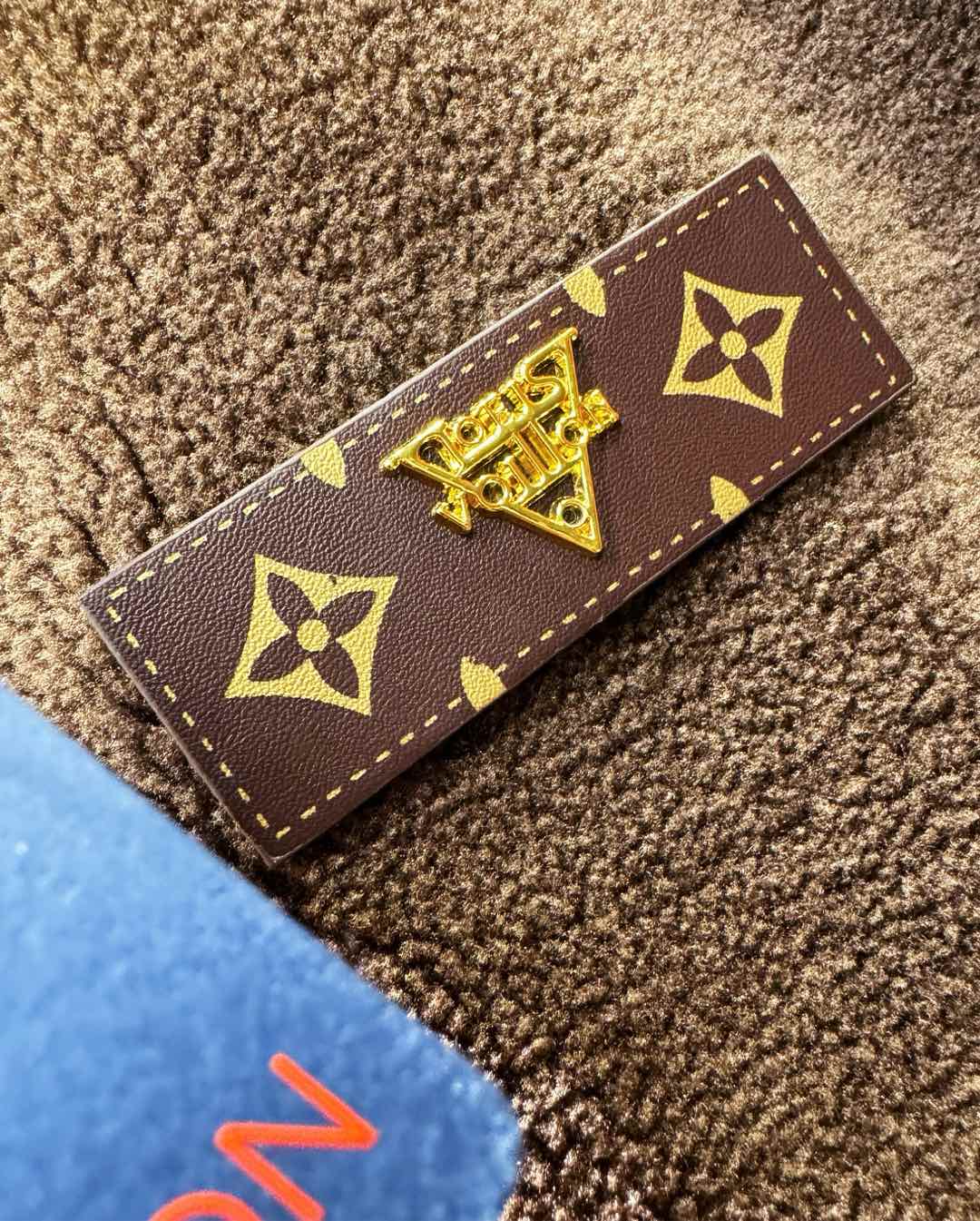 LV路易威登 新品皮毛一体，原生态人造皮面料；100%进口皮毛一体！采用进口人造皮皮料！皮料品质相当高级