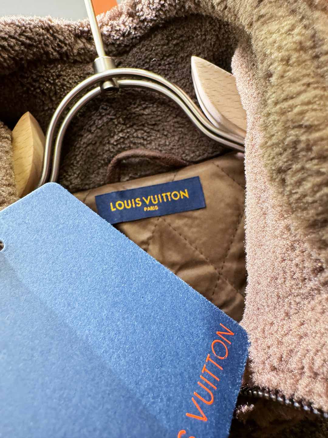 LV路易威登 新品皮毛一体，原生态人造皮面料；100%进口皮毛一体！采用进口人造皮皮料！皮料品质相当高级