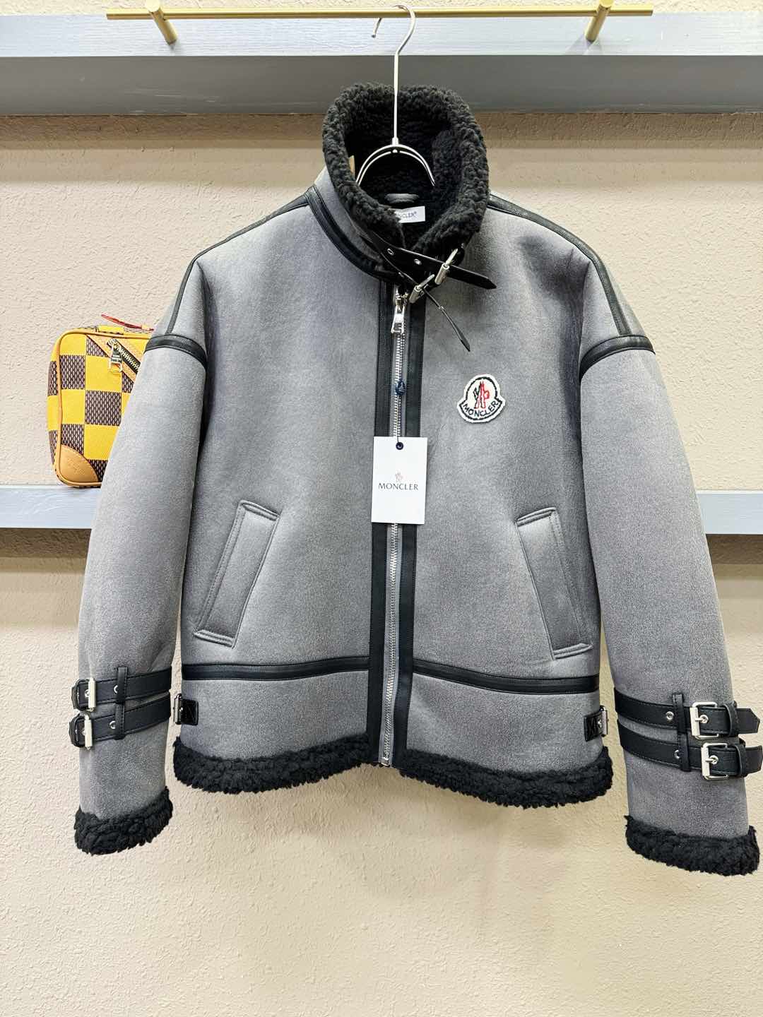 Moncler蒙口 新品皮毛一体，原生态人造皮面料；100%进口皮毛一体！采用进口人造皮皮料！皮料品质相