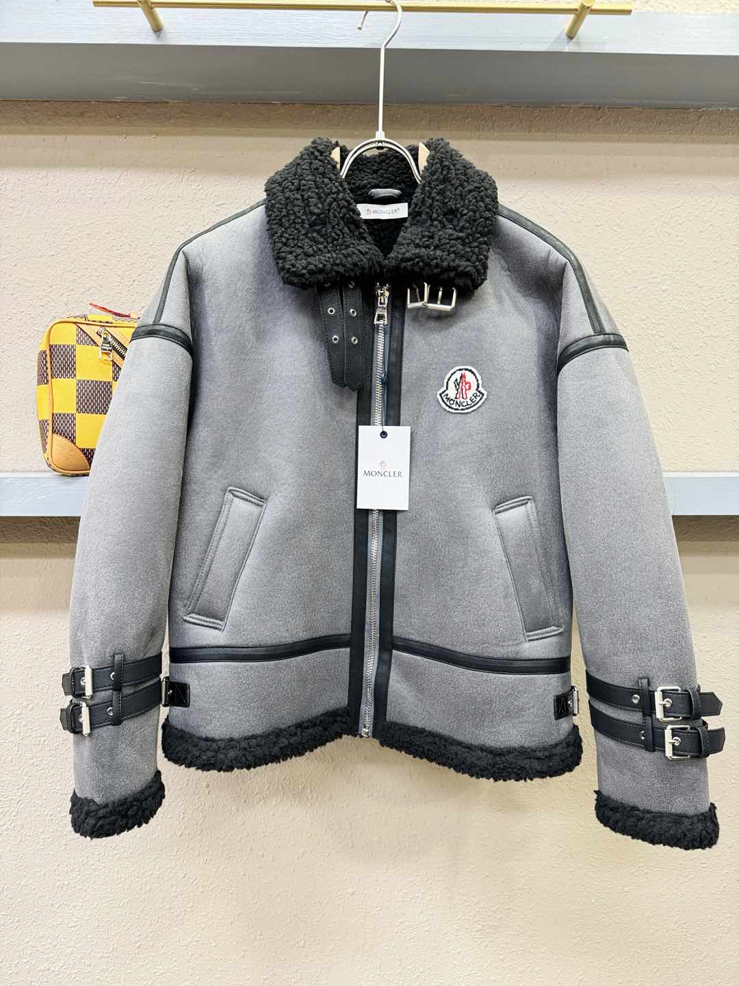 Moncler蒙口 新品皮毛一体，原生态人造皮面料；100%进口皮毛一体！采用进口人造皮皮料！皮料品质相