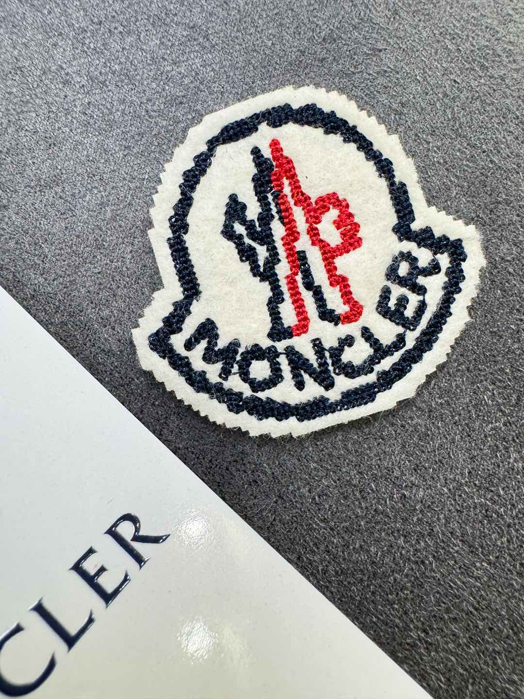 Moncler蒙口 新品皮毛一体，原生态人造皮面料；100%进口皮毛一体！采用进口人造皮皮料！皮料品质相